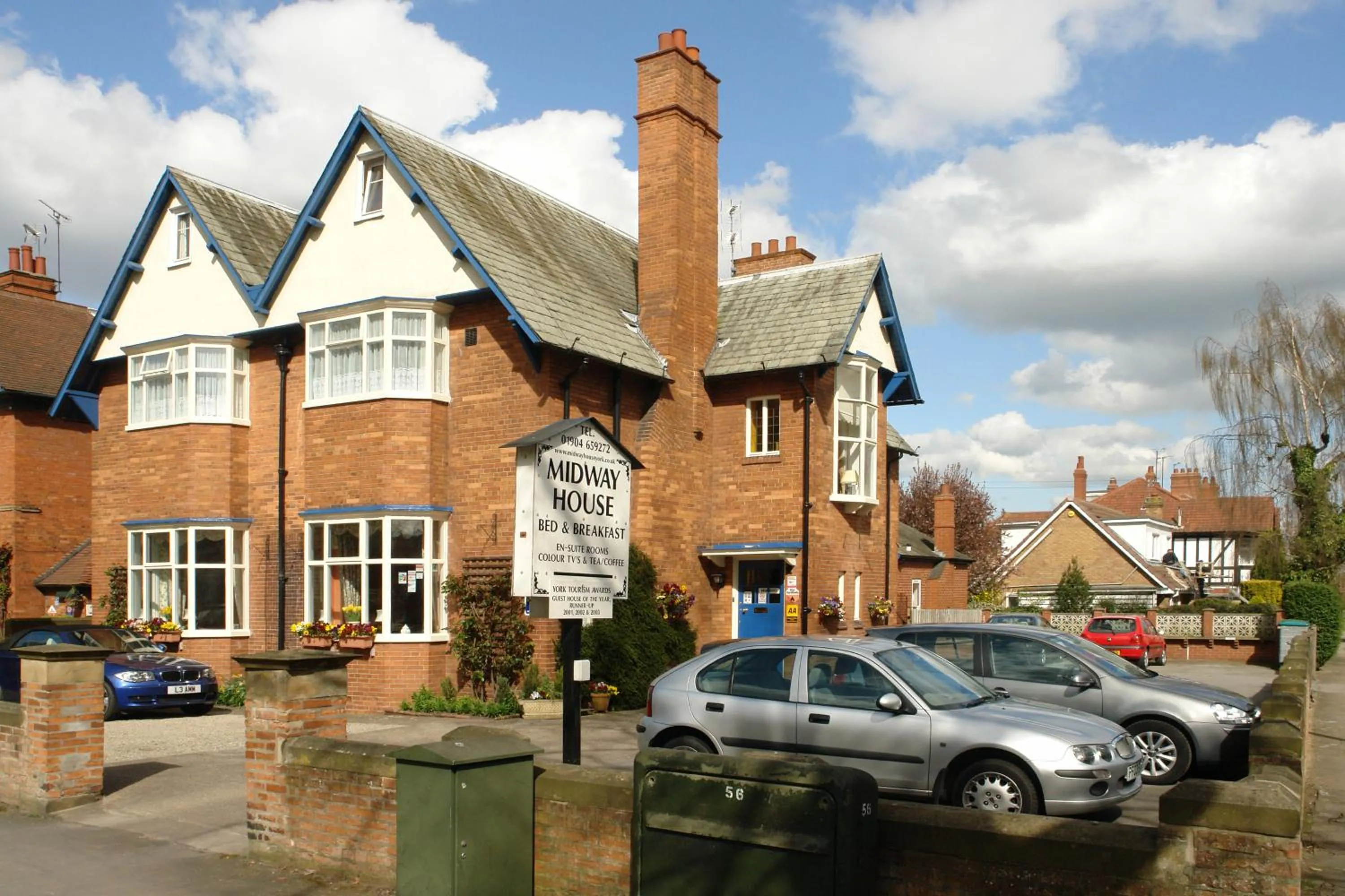 Facade/entrance in Midway Guest House