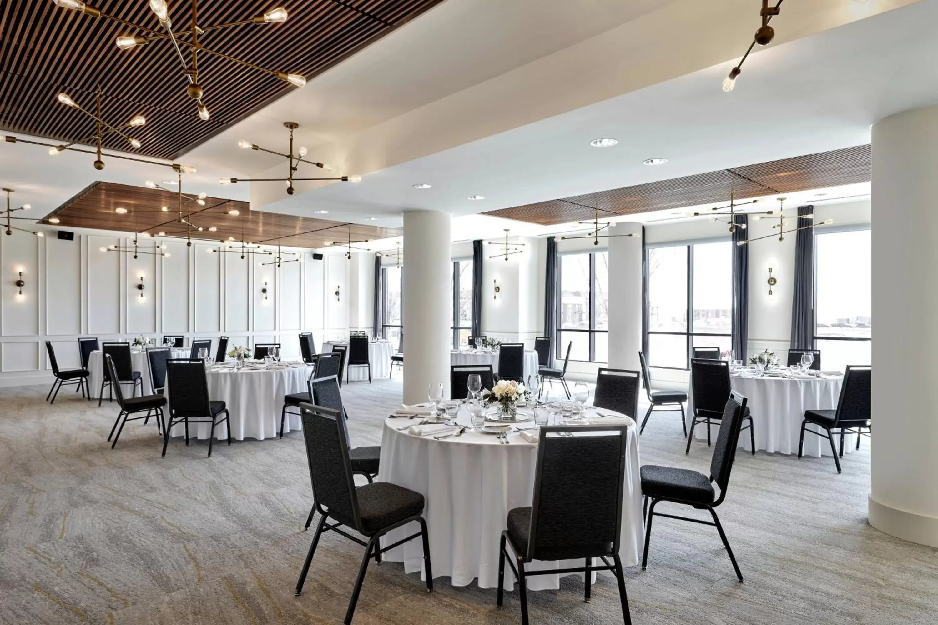 Meeting/conference room, Restaurant/Places to Eat in Courtyard by Marriott Calgary South
