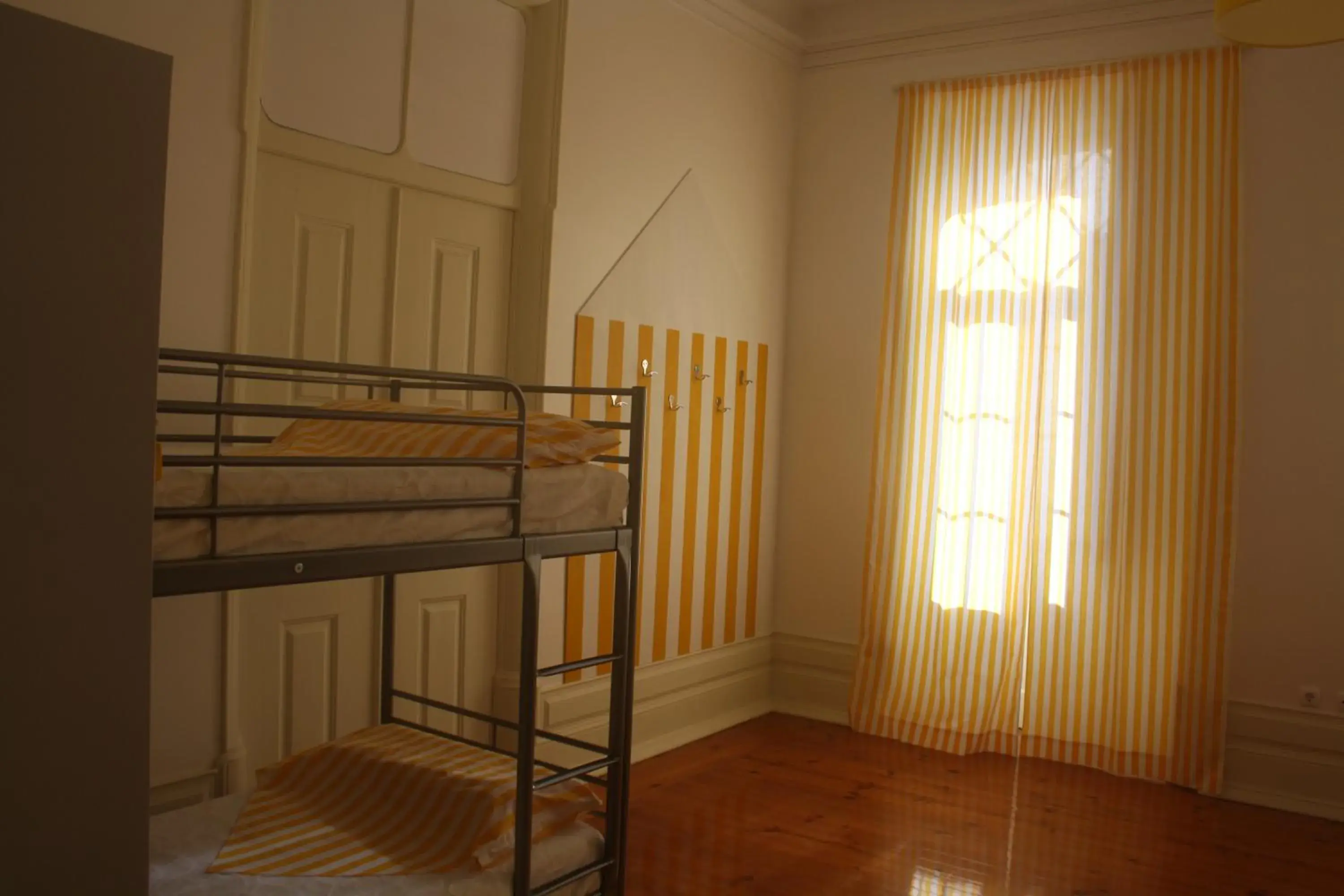 6-Bed Mixed Dormitory Room - single occupancy in Hostel 402