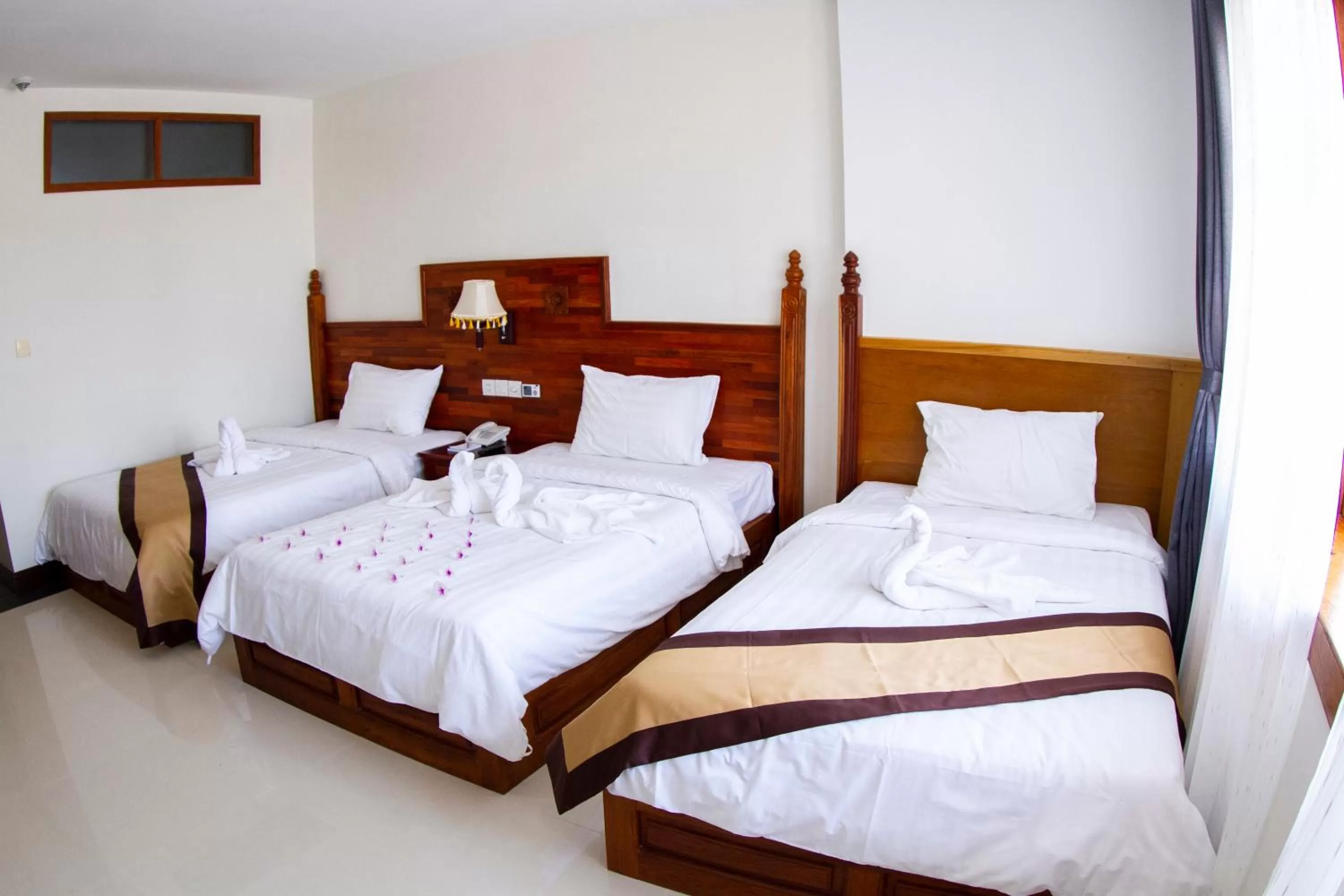 Bedroom, Bed in Kampong Thom Palace Hotel