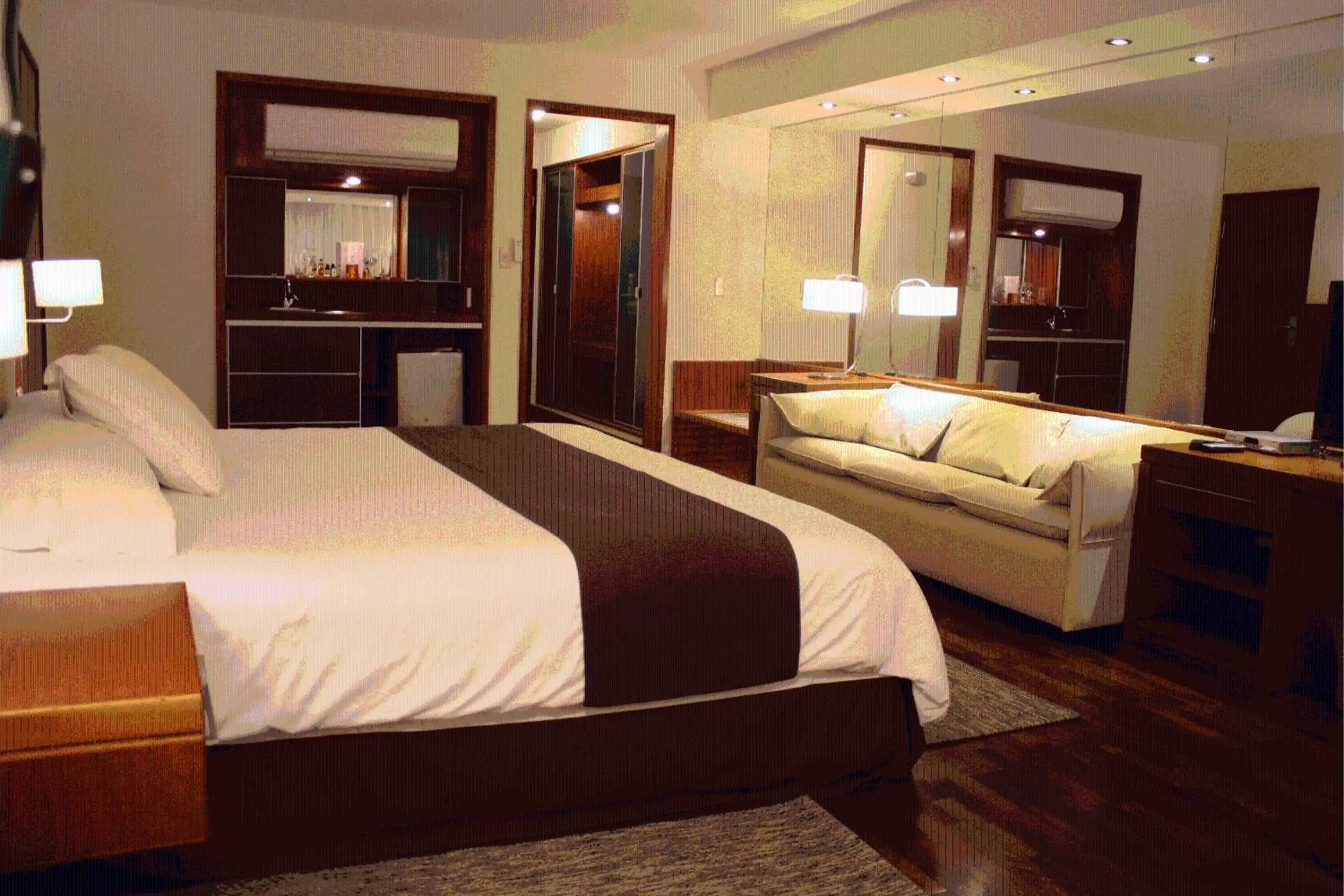 Bedroom, Bed in Resort Yacht Y Golf Club Paraguayo