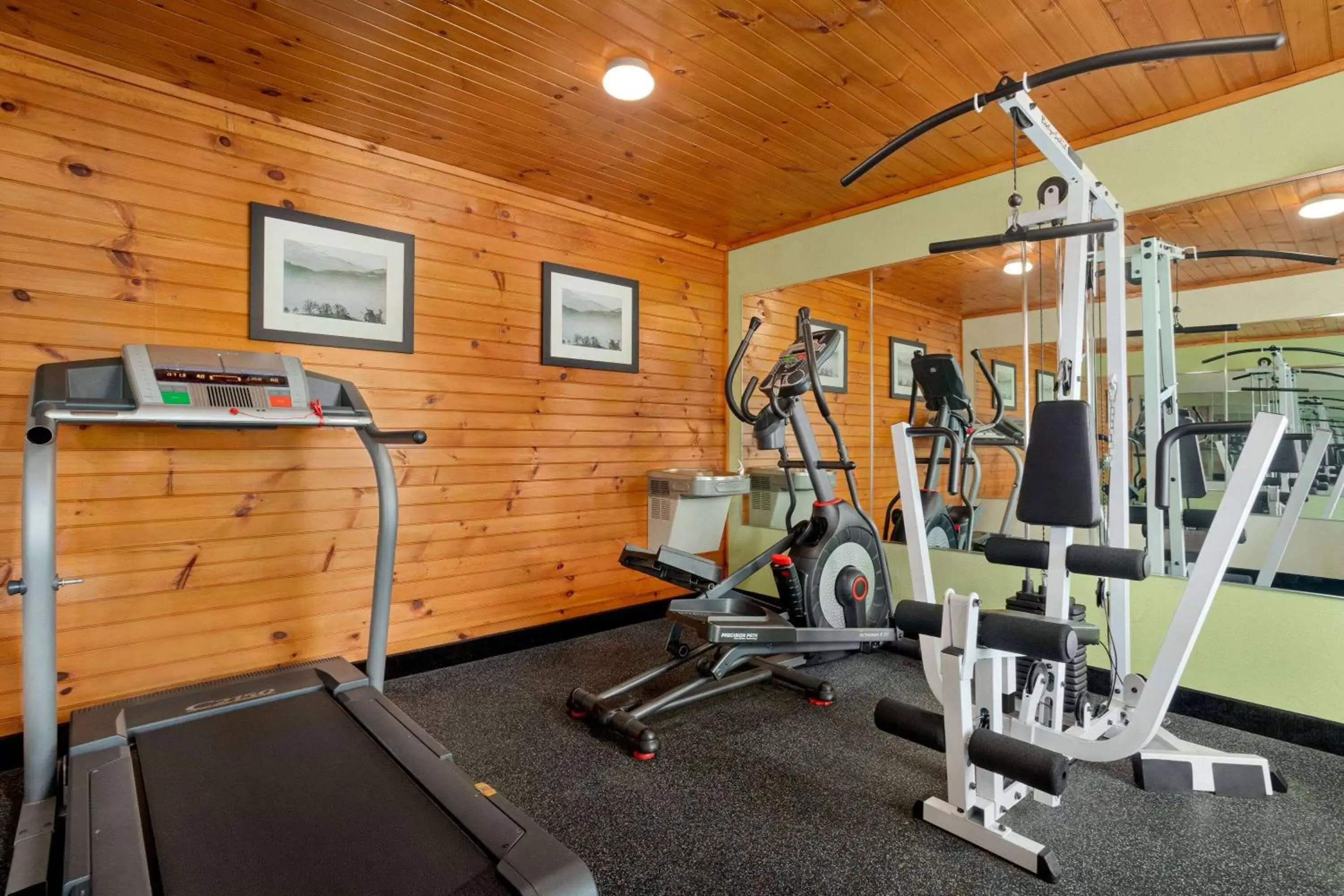 Fitness centre/facilities, Fitness Center/Facilities in Howard Johnson by Wyndham Pigeon Forge