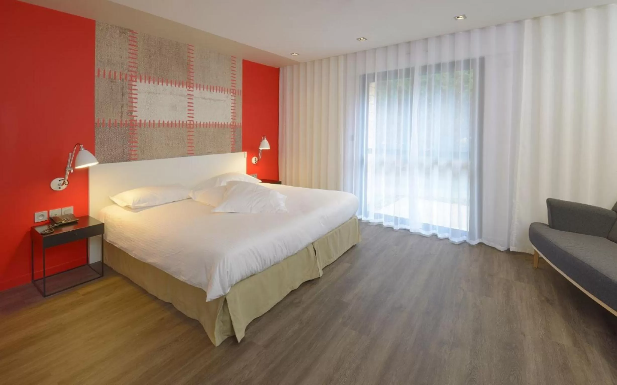 Day, Bed in Logis Hôtel Domaine du Moulin Cavier - Restaurants & Spa