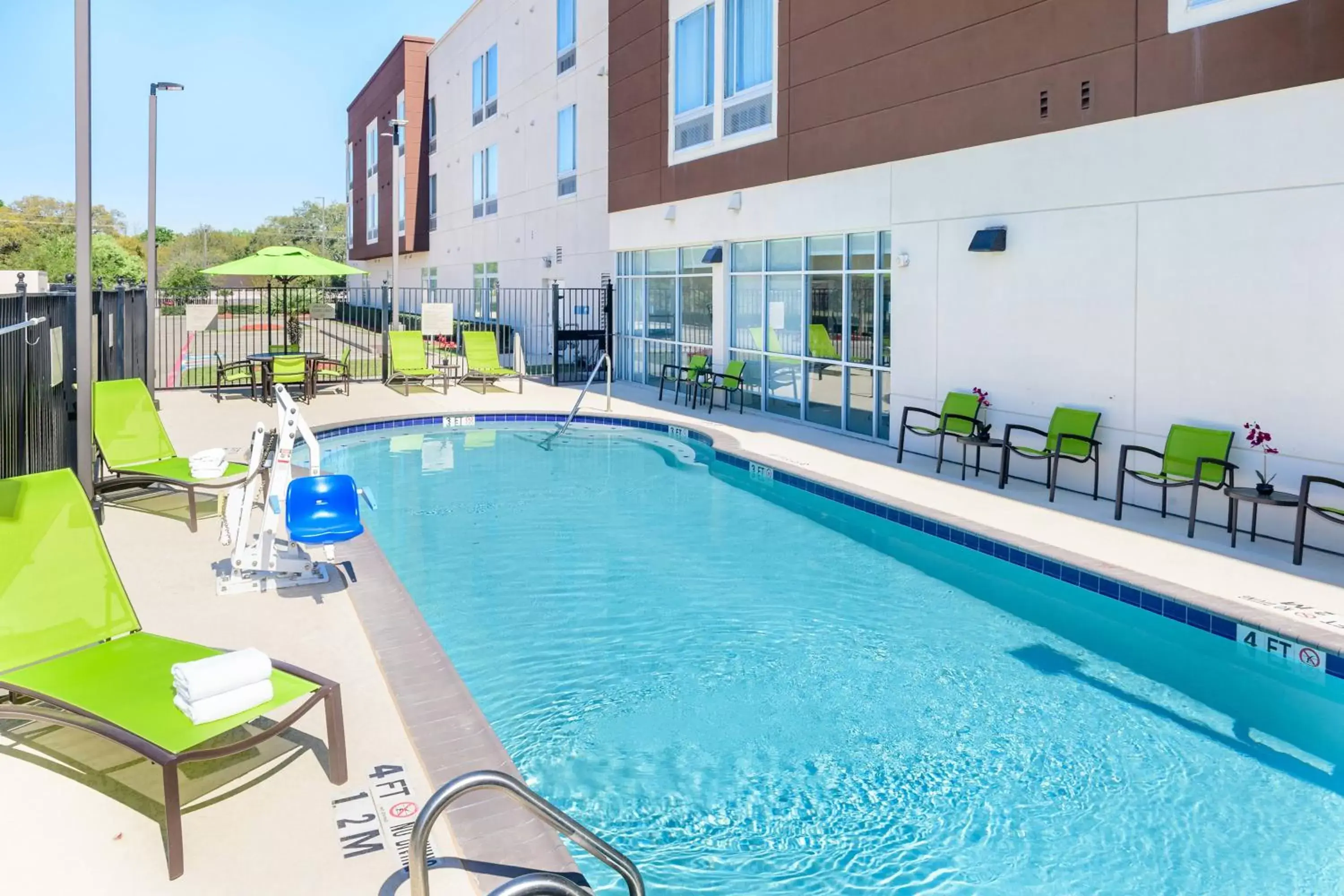 Swimming Pool in SpringHill Suites Houston NASA/Seabrook