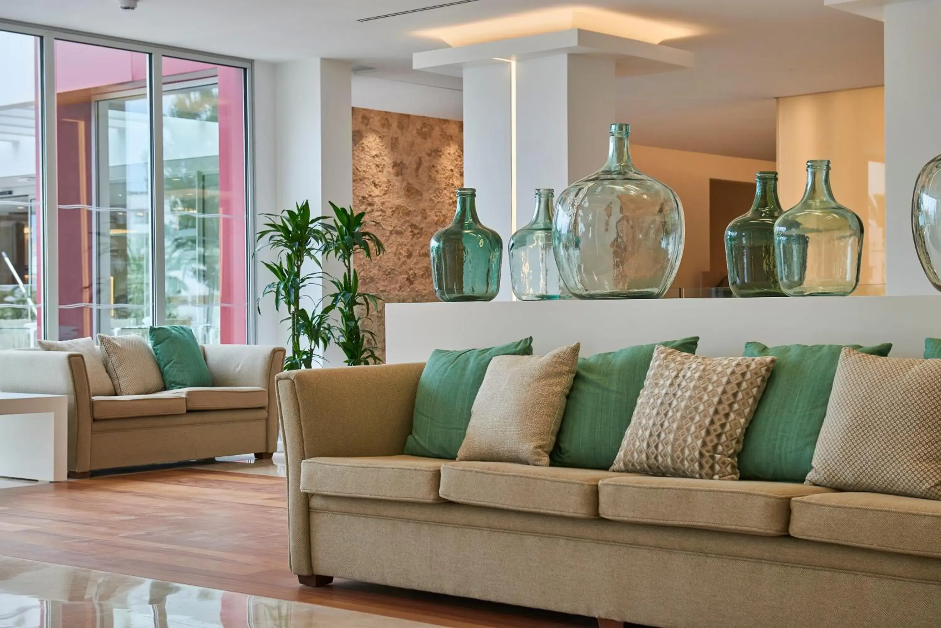 Lobby or reception in Hipotels Bahia Cala Millor - Adults Only Lobby or reception in Hipotels Bahia Cala Millor - Adults Only