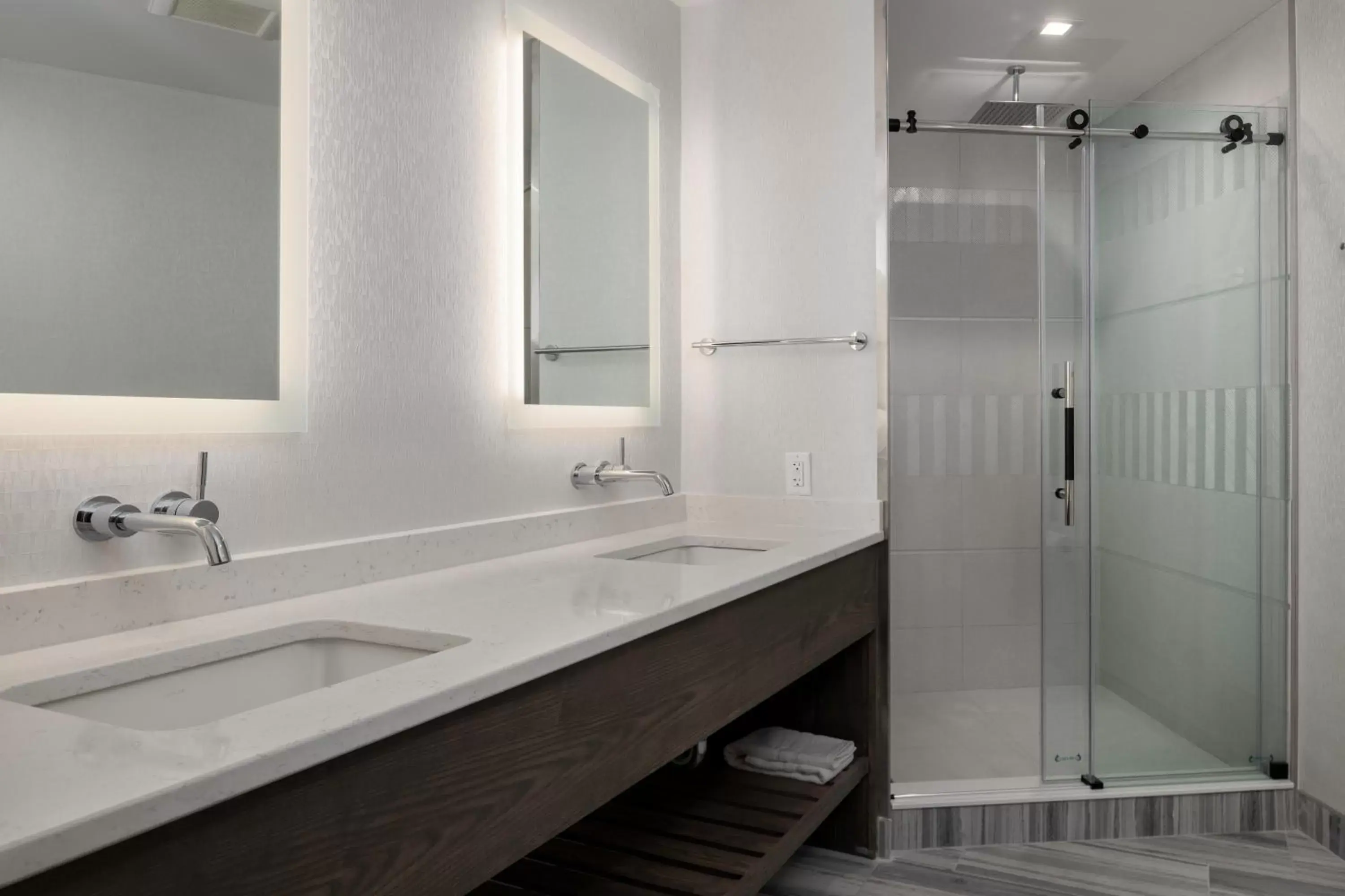 Shower, Bathroom in voco - The Cadence, an IHG Hotel