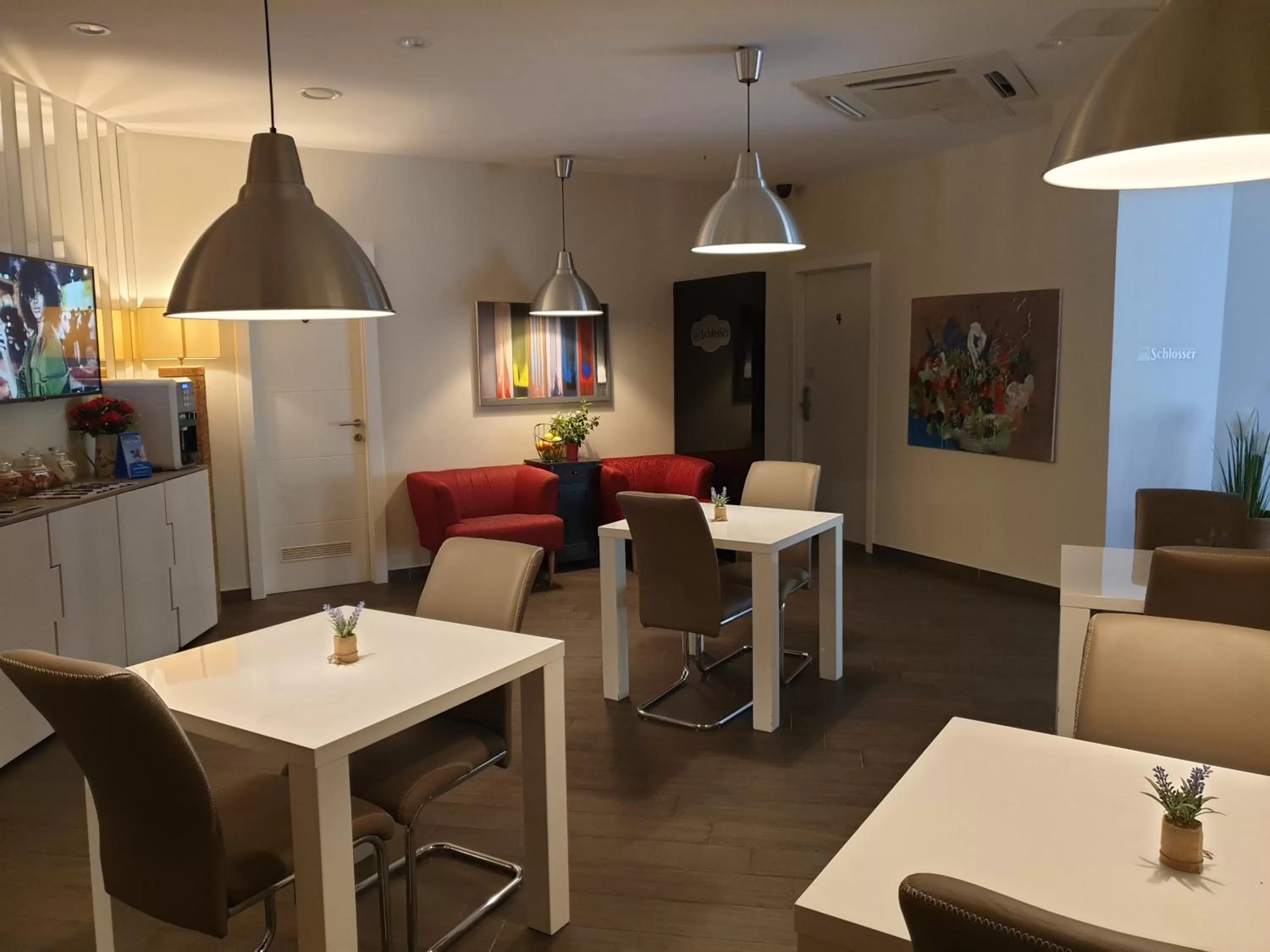 Restaurant/Places to Eat in B&B Schlosser