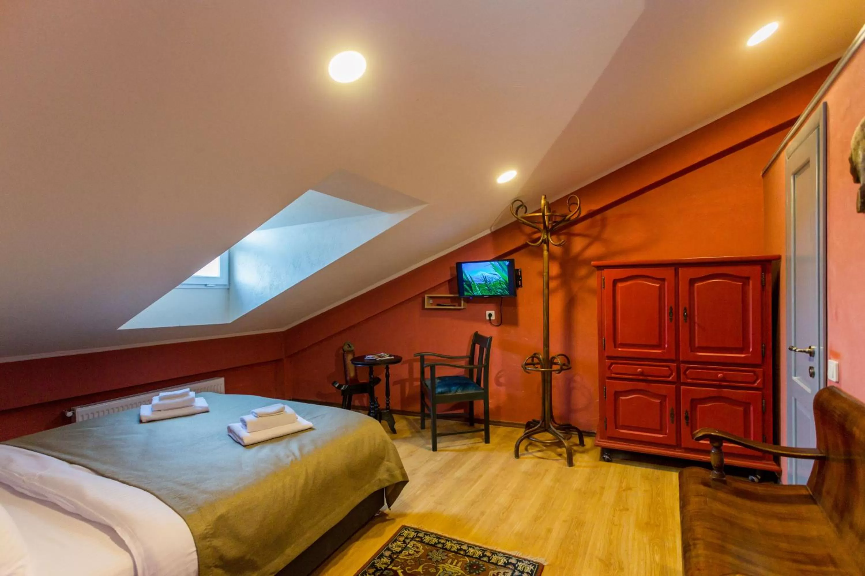 Photo of the whole room, Bed in Kindli Boutique Hotel