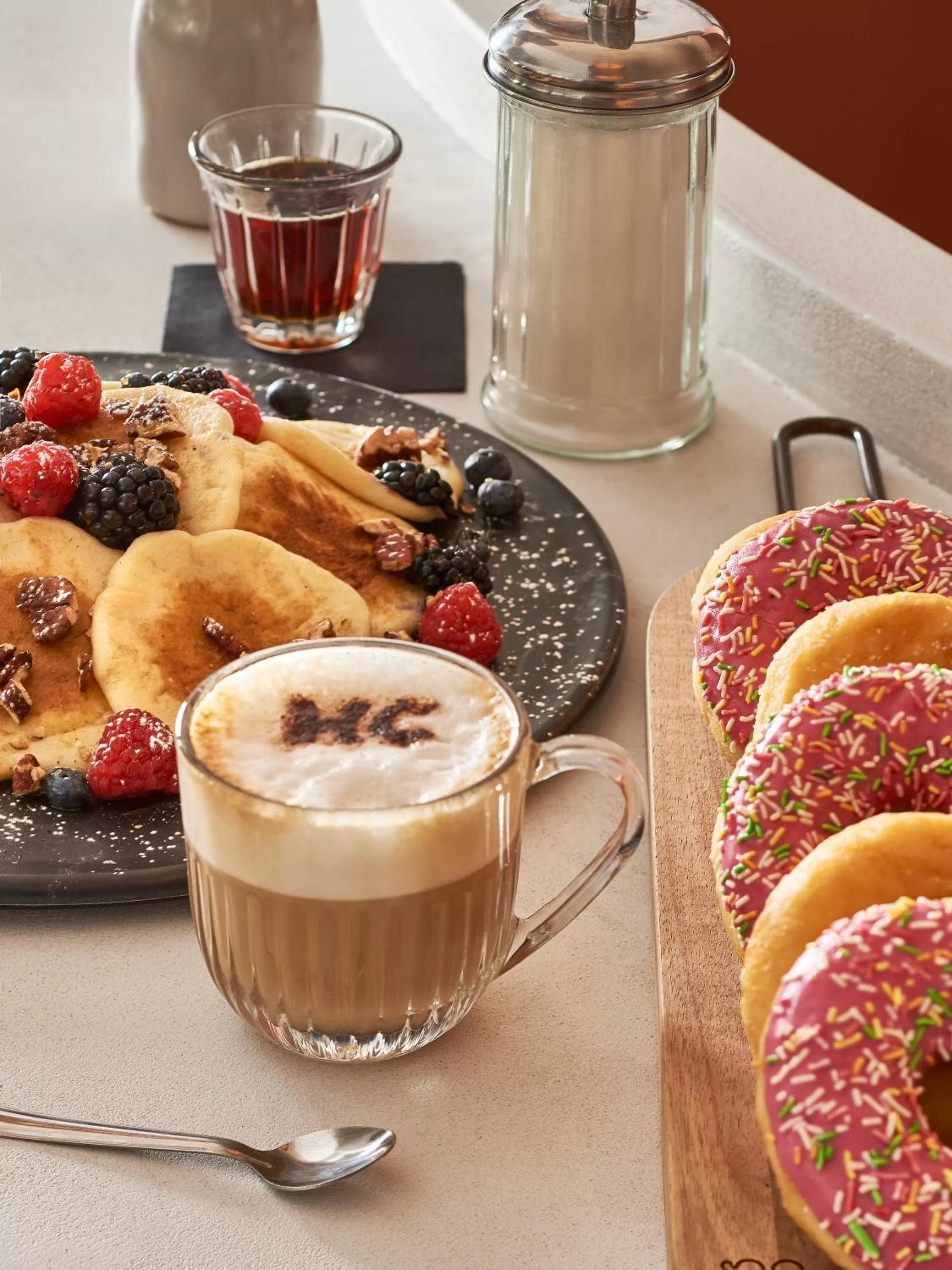 Restaurant/places to eat in Hôtel Chromatics & Restaurant Hill Club by HappyCulture