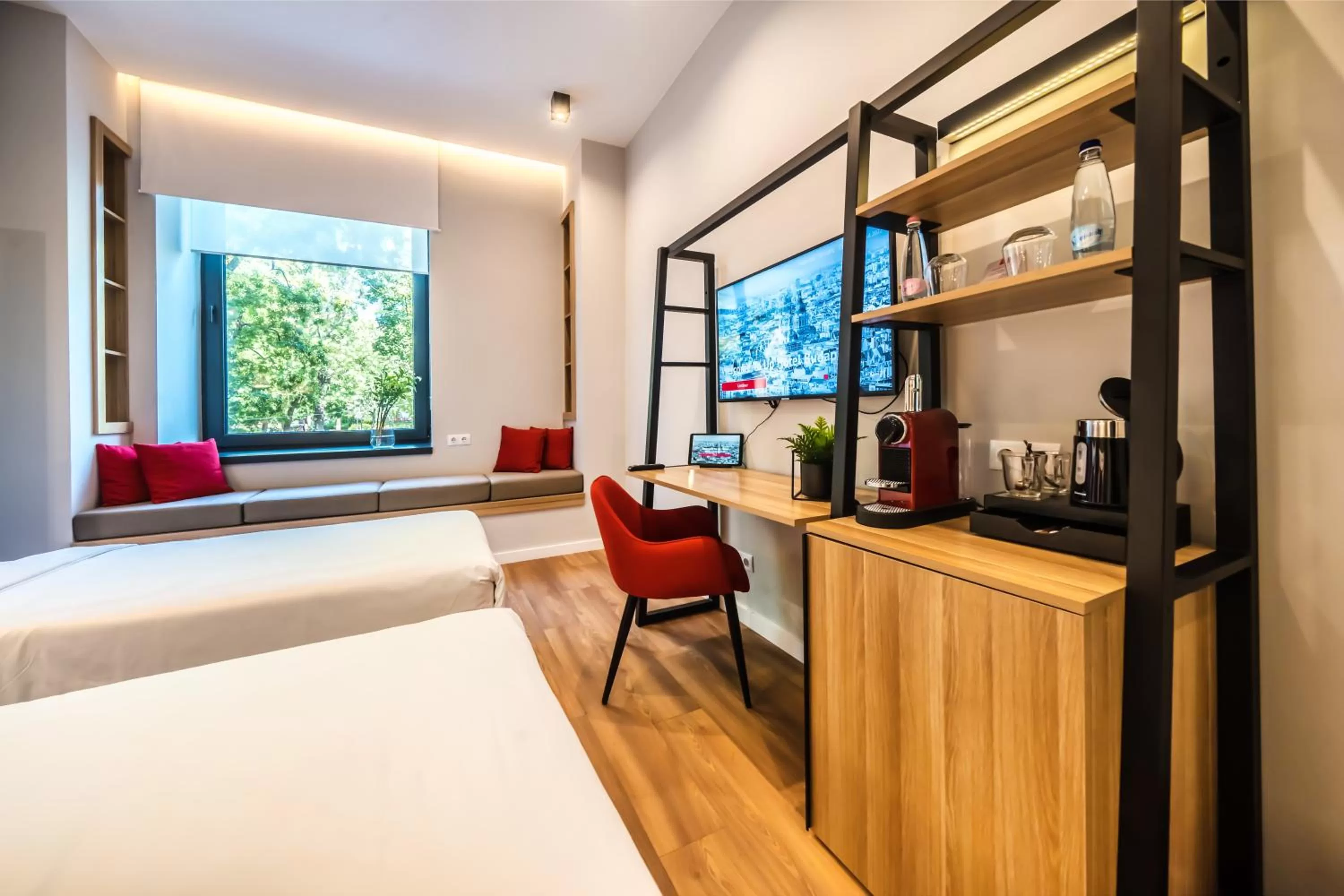 Coffee/tea facilities, Bed in Up Hotel Budapest