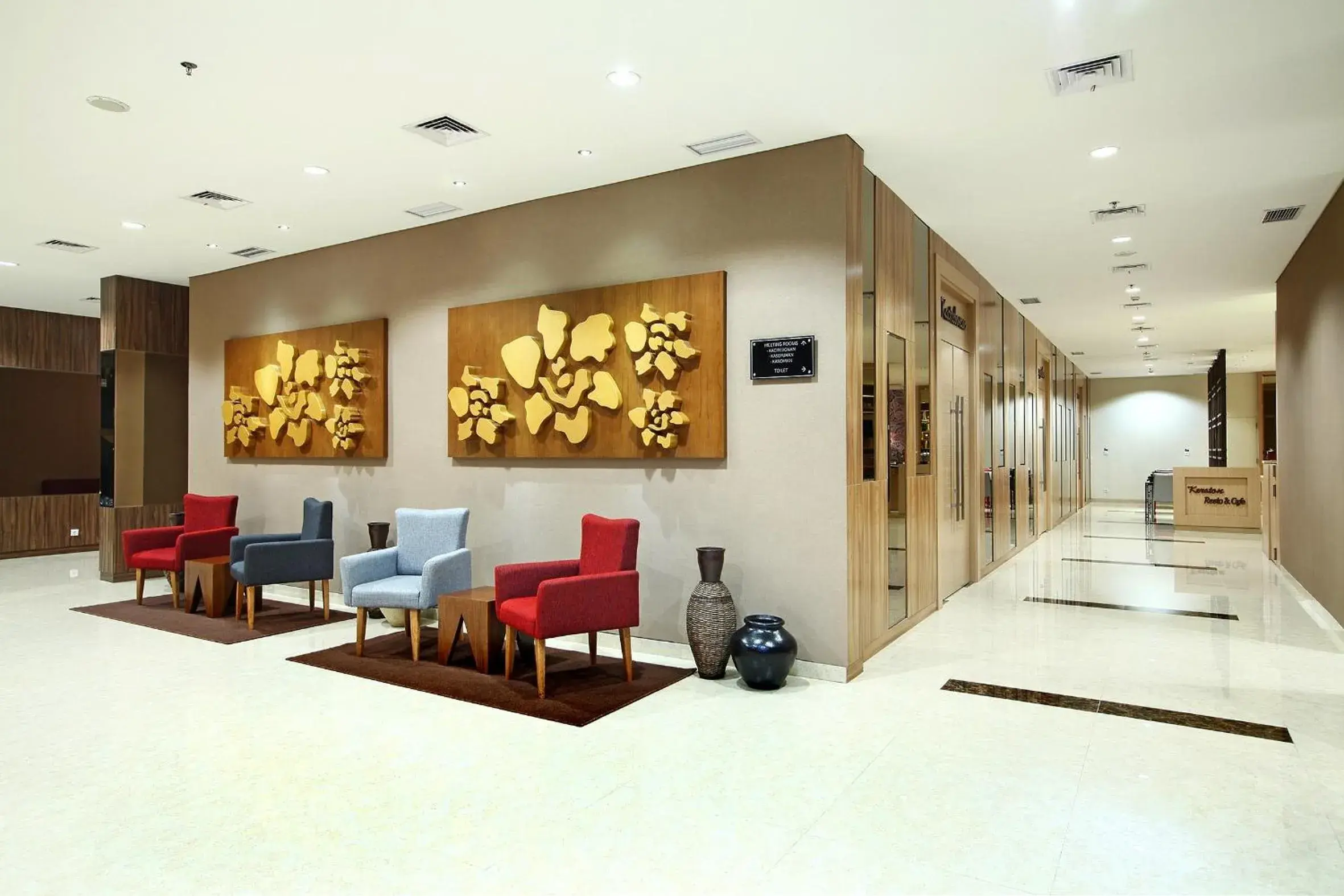 Lobby or reception in Neo Samadikun Cirebon Hotel