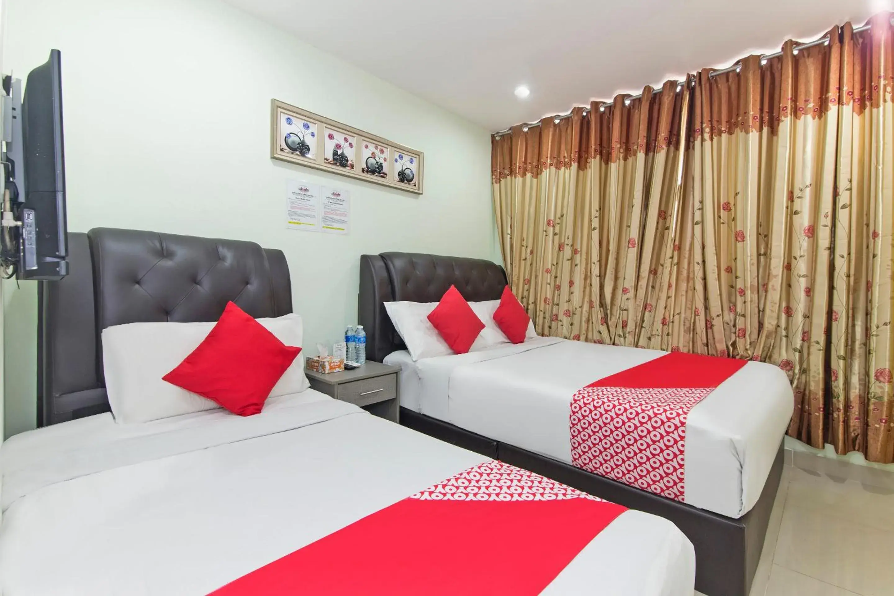 Bedroom, Bed in OYO 444 KL Empire Hotel