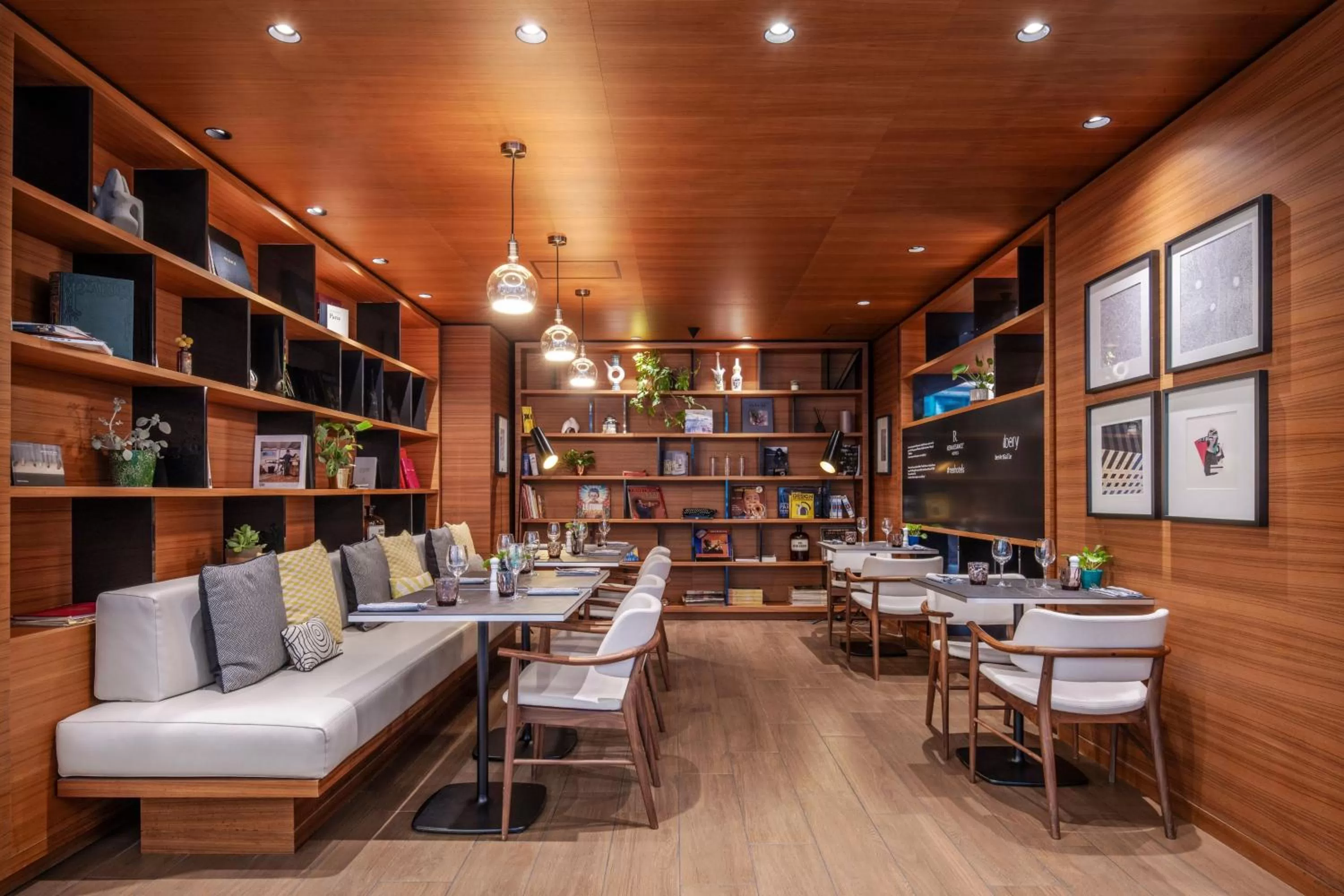 Restaurant/places to eat in Renaissance Paris Republique Hotel & Spa