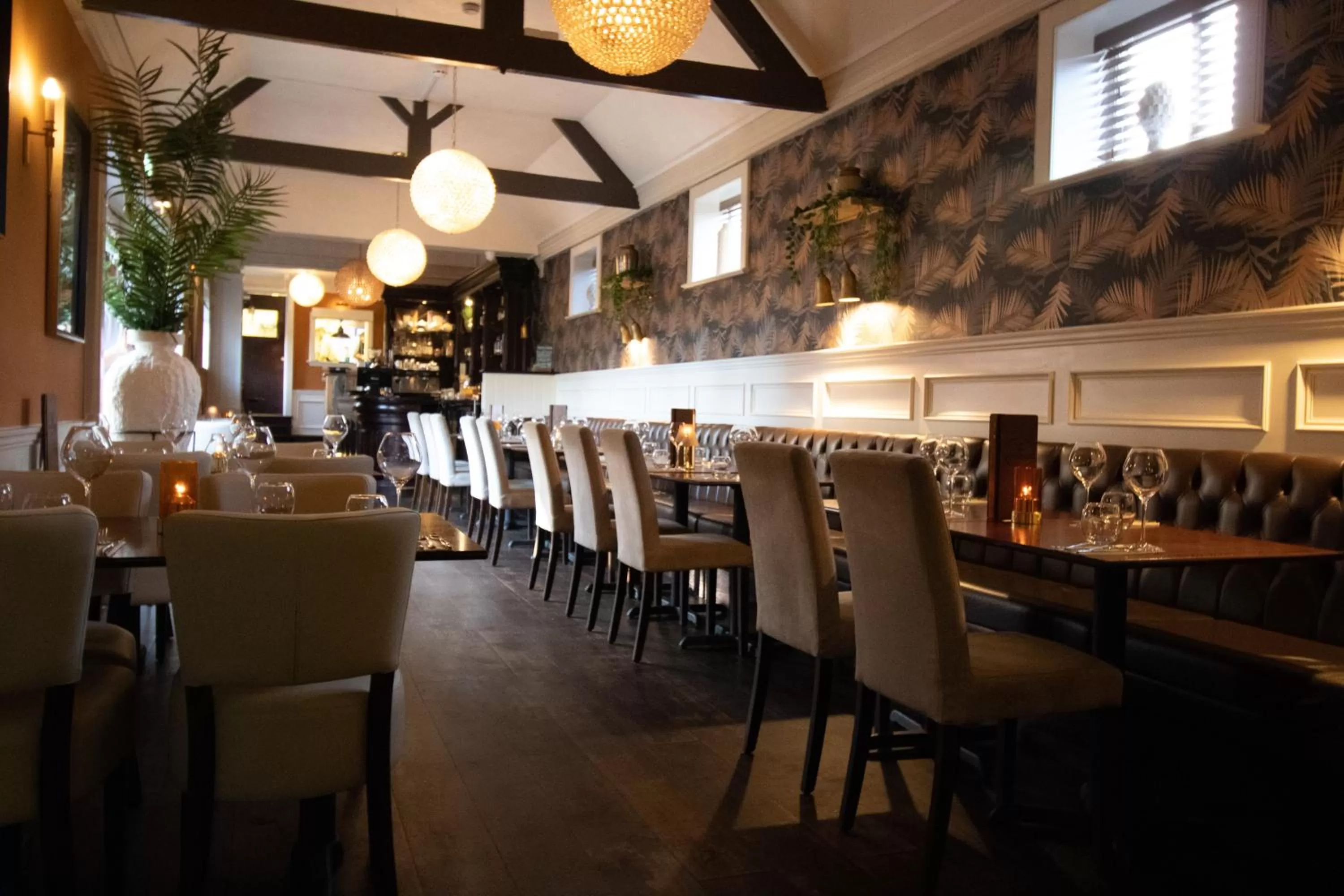 The Wheatsheaf Pub, Kitchen & Rooms