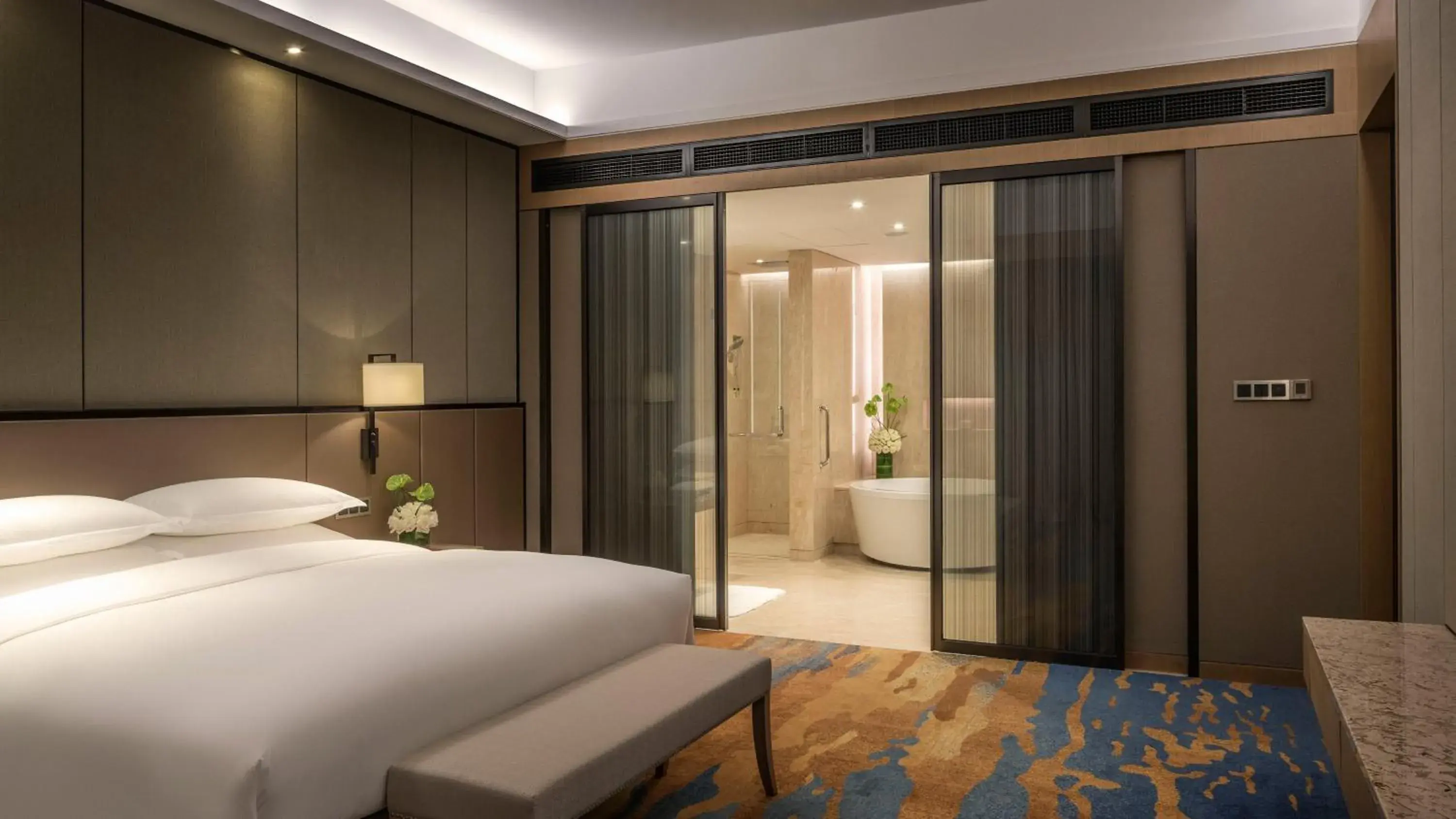 Bathroom, Bed in InterContinental Wuhan, an IHG Hotel