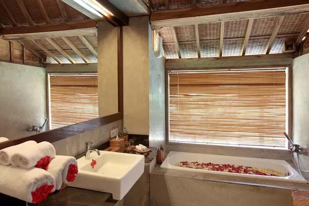 Bathroom in Suarti Boutique Village