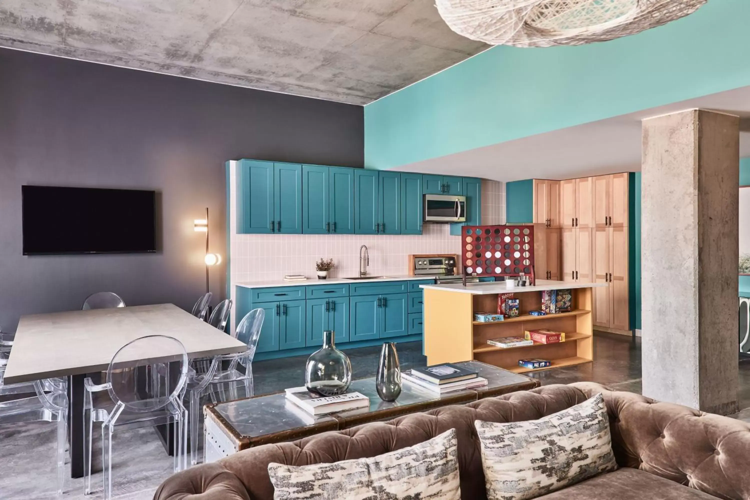 Lounge or bar, Kitchen/Kitchenette in ADERO Scottsdale Resort, Autograph Collection