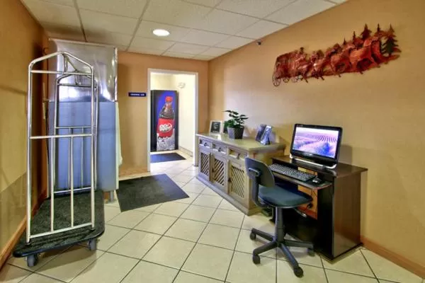 Business facilities in Western Skies Inn & Suites