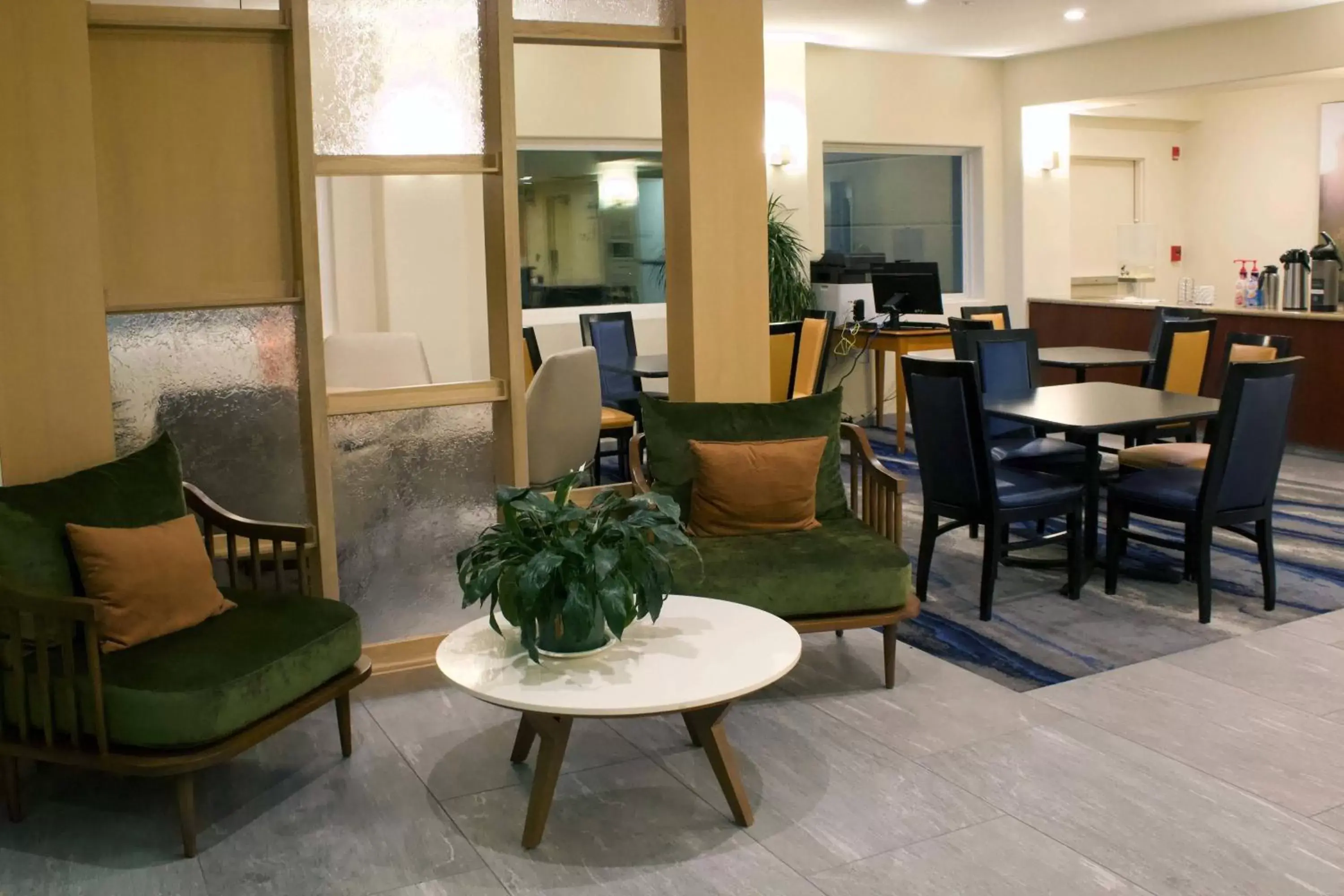 Lobby or reception, Seating Area in Fairfield Inn & Suites by Marriott San Francisco San Carlos