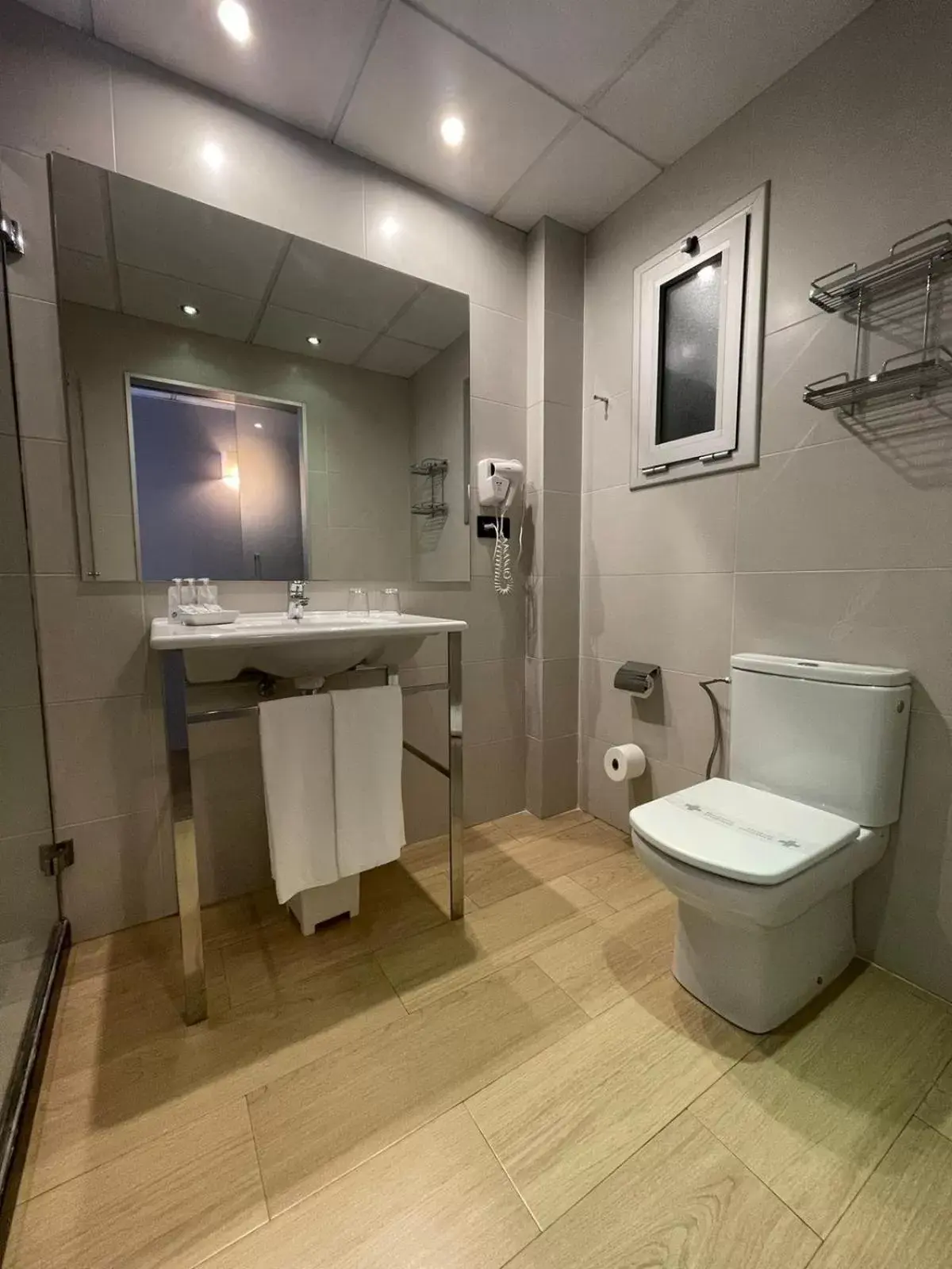 Toilet, Bathroom in SM Hotel Teatre Auditori