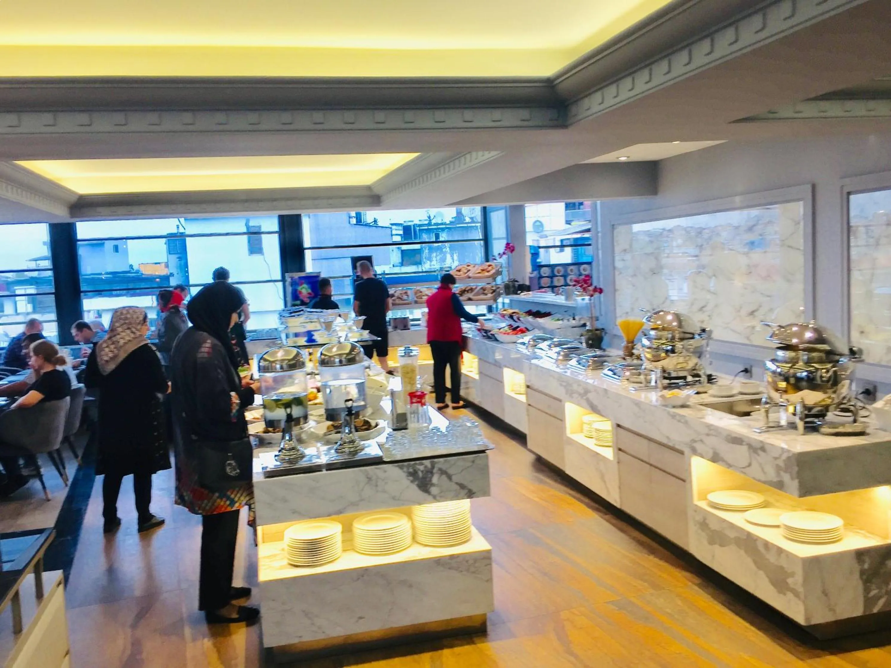 Restaurant/places to eat in Grand Washington Hotel