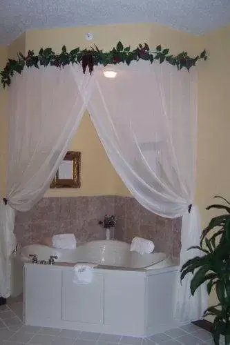 Bathroom in Holiday Inn Express & Suites Sebring, an IHG Hotel