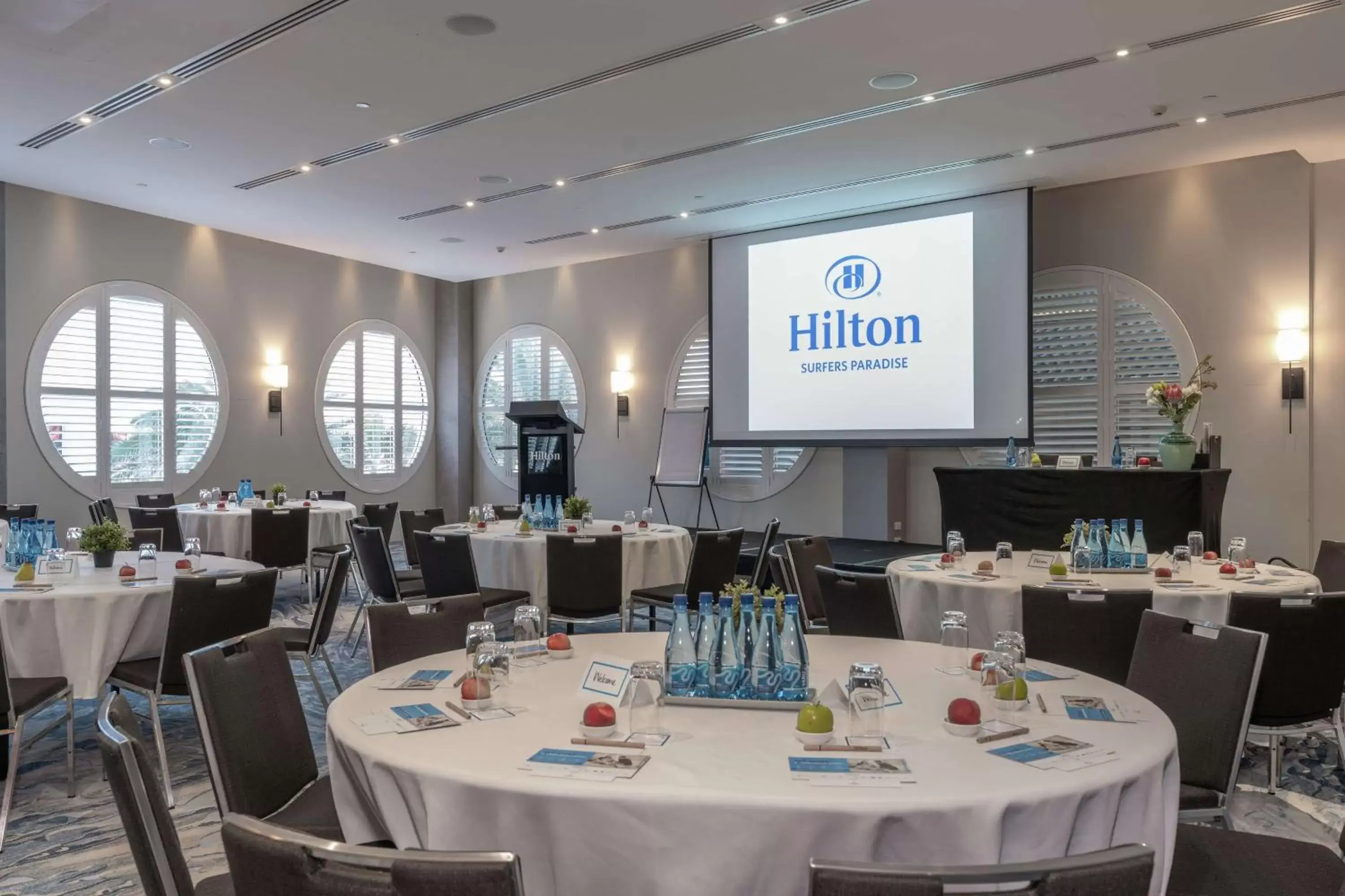 Meeting/conference room, Restaurant/Places to Eat in Hilton Surfers Paradise Hotel & Residences