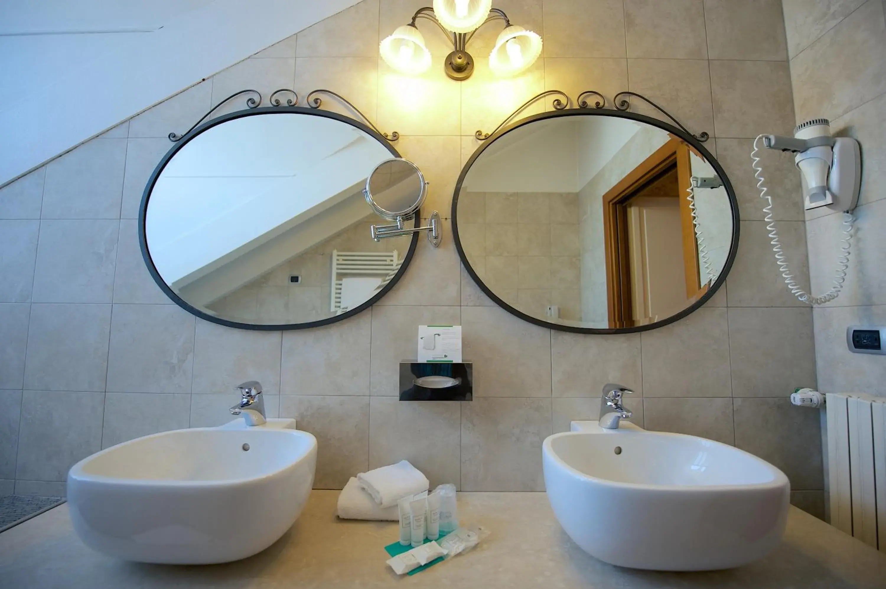 Toilet, Bathroom in Best Western Crystal Palace Hotel