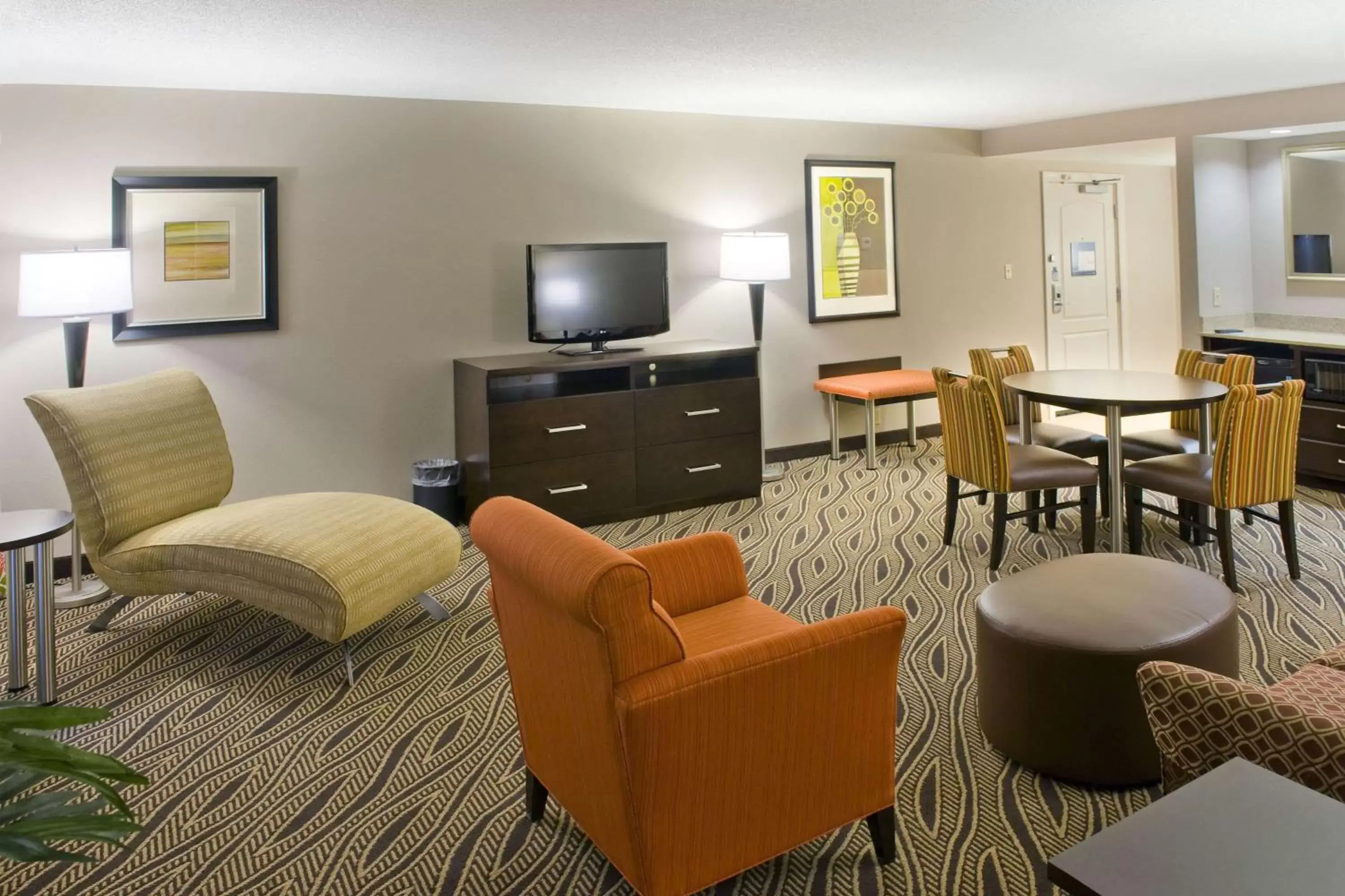 Living room, Seating Area in Hampton Inn Evansville Airport