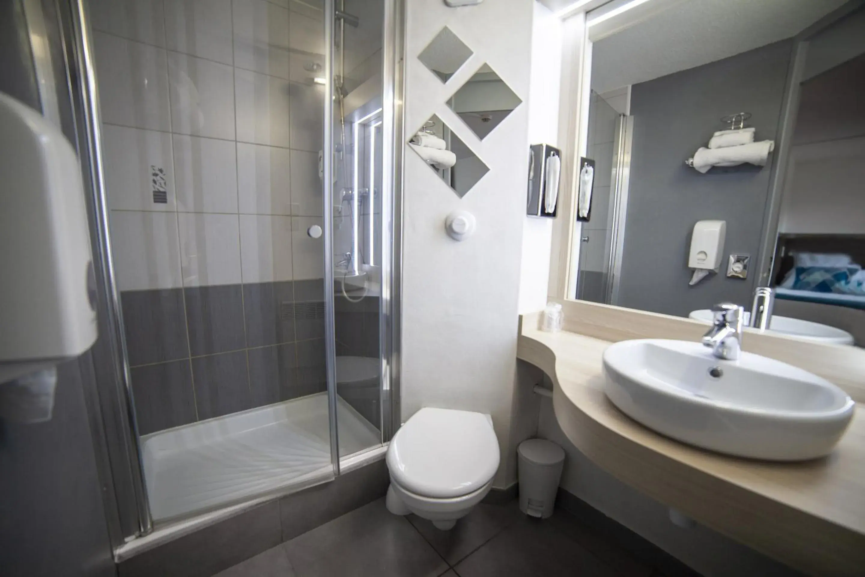 Bathroom in Sure Hotel by Best Western Lille Tourcoing