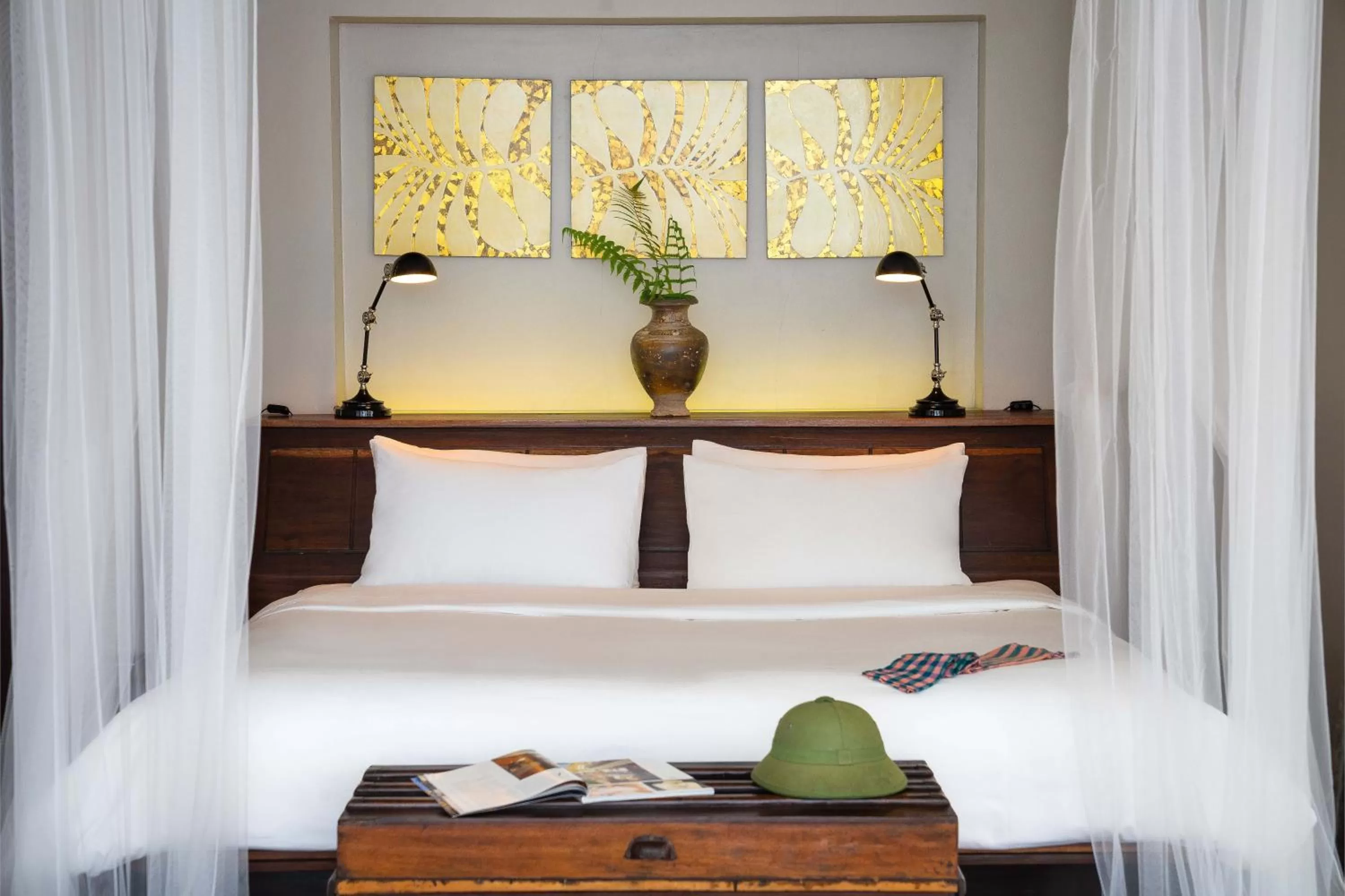 Bed in Heritage Suites Hotel