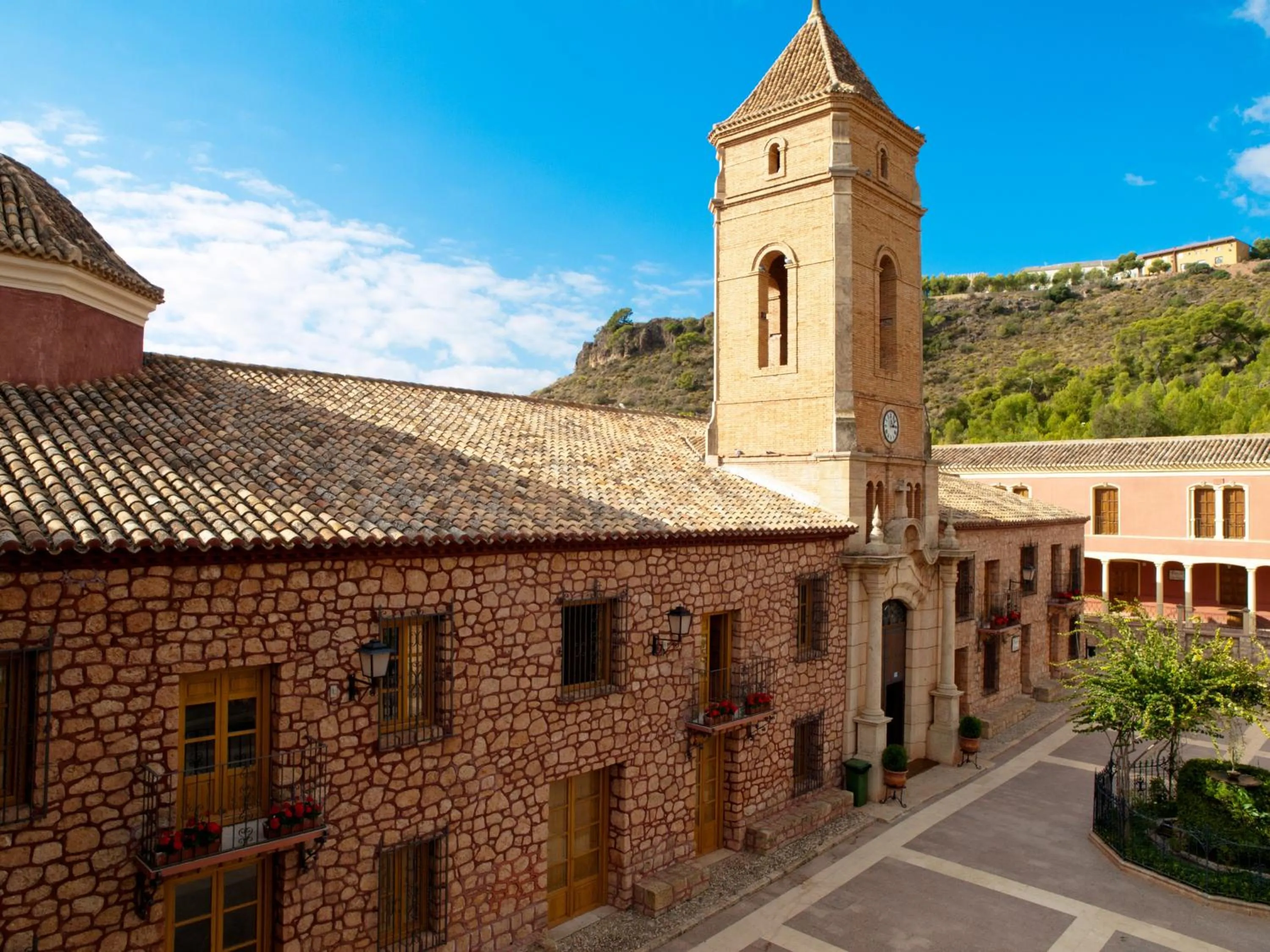 Property building in Jardines de La Santa