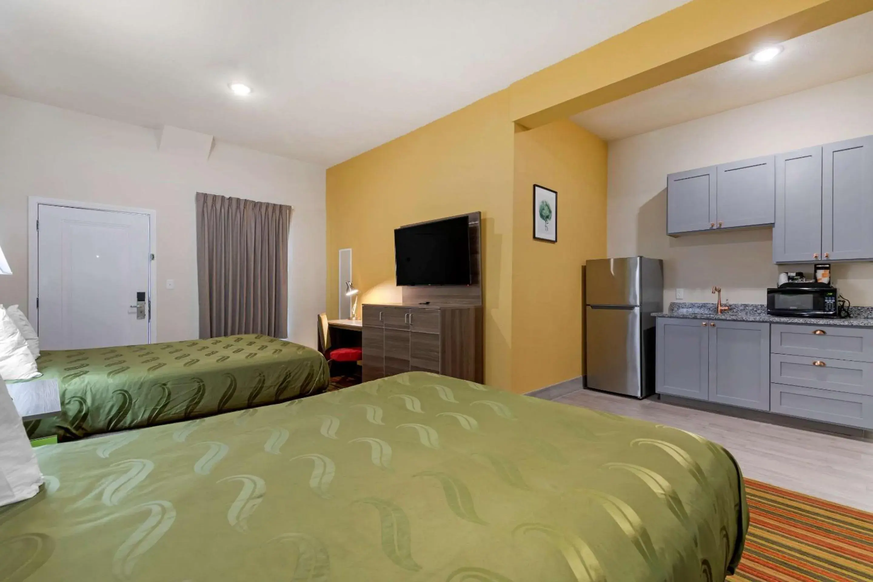 Photo of the whole room in Quality Inn & Suites Elgin by Choice Hotels