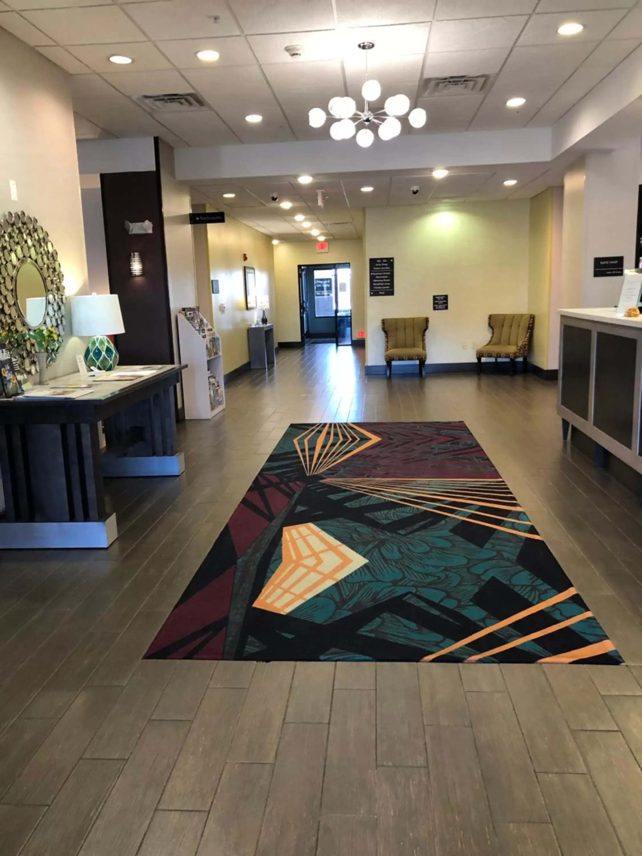 Lobby or reception in Pratt Inn and Suites