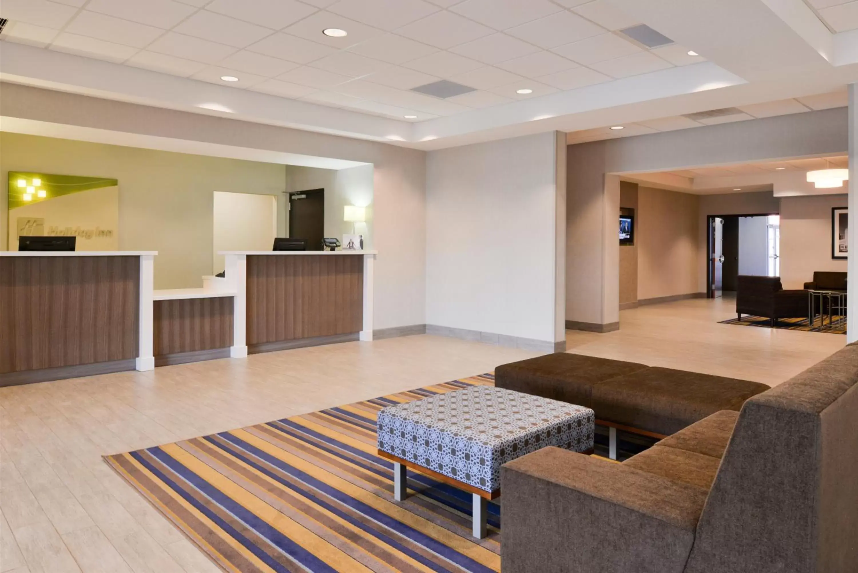 Property building, Lobby/Reception in Holiday Inn Poplar Bluff, an IHG Hotel