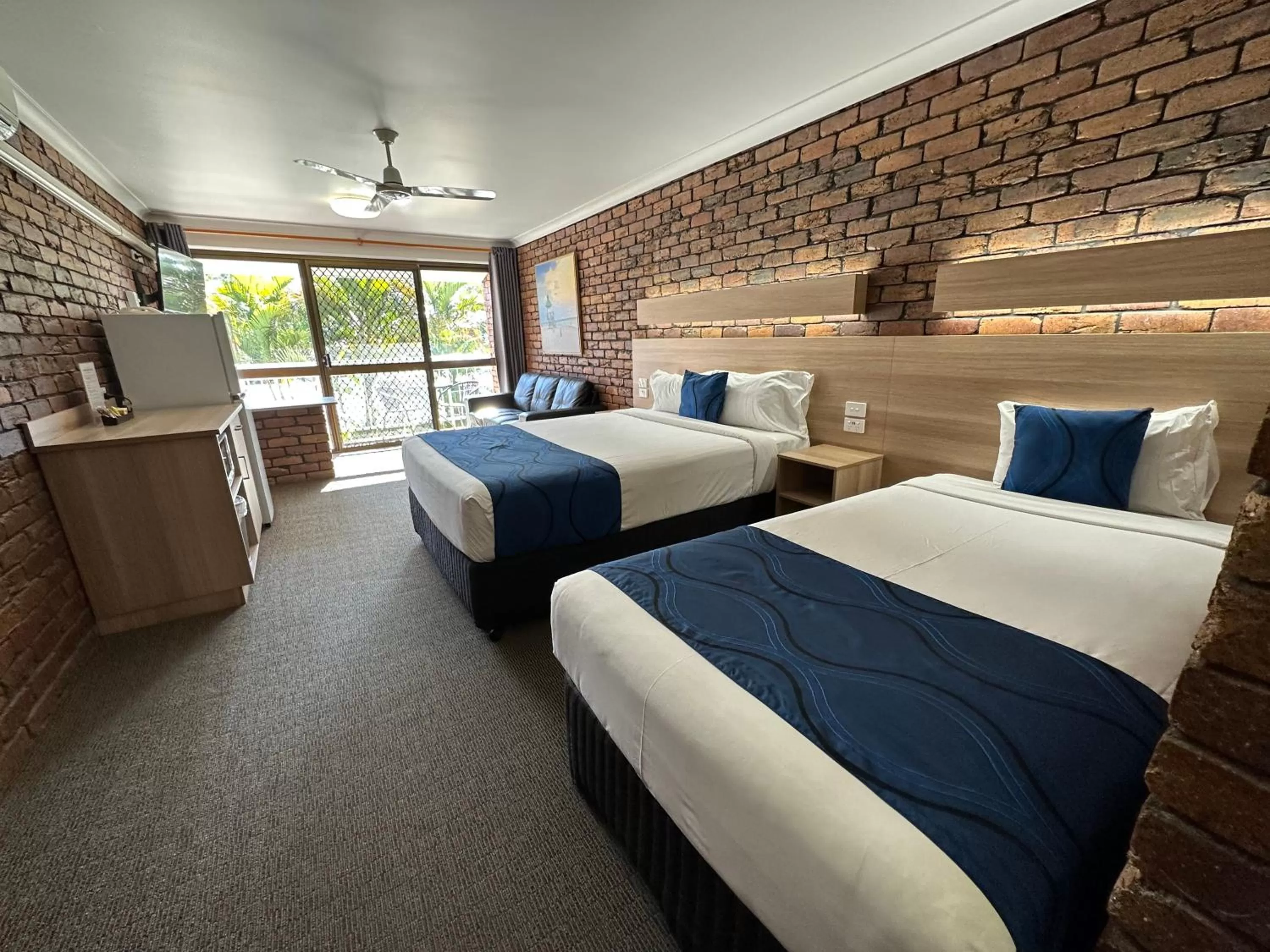 Photo of the whole room, Bed in Logan City Motor Inn