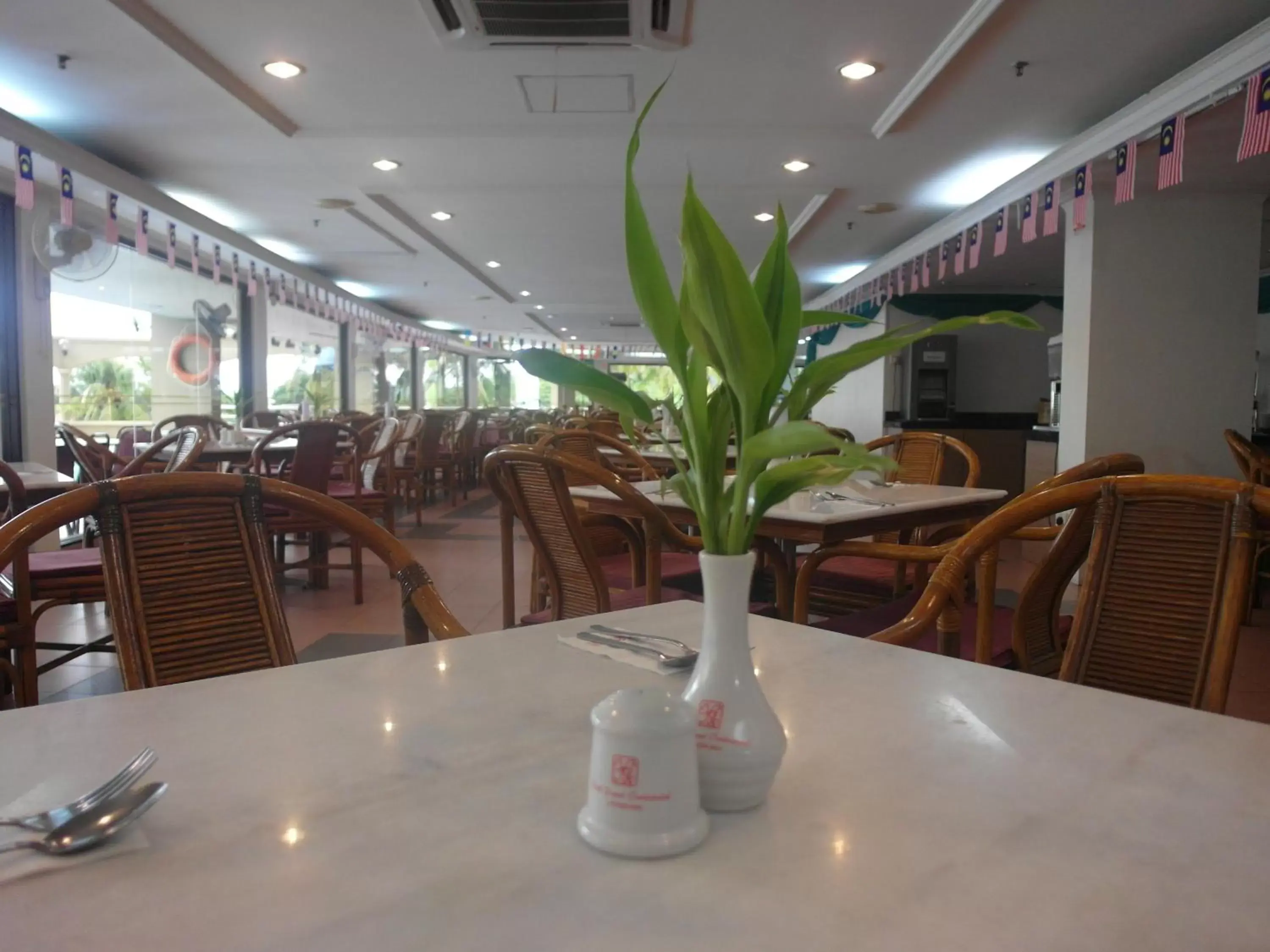 Restaurant/Places to Eat in Hotel Grand Continental Langkawi