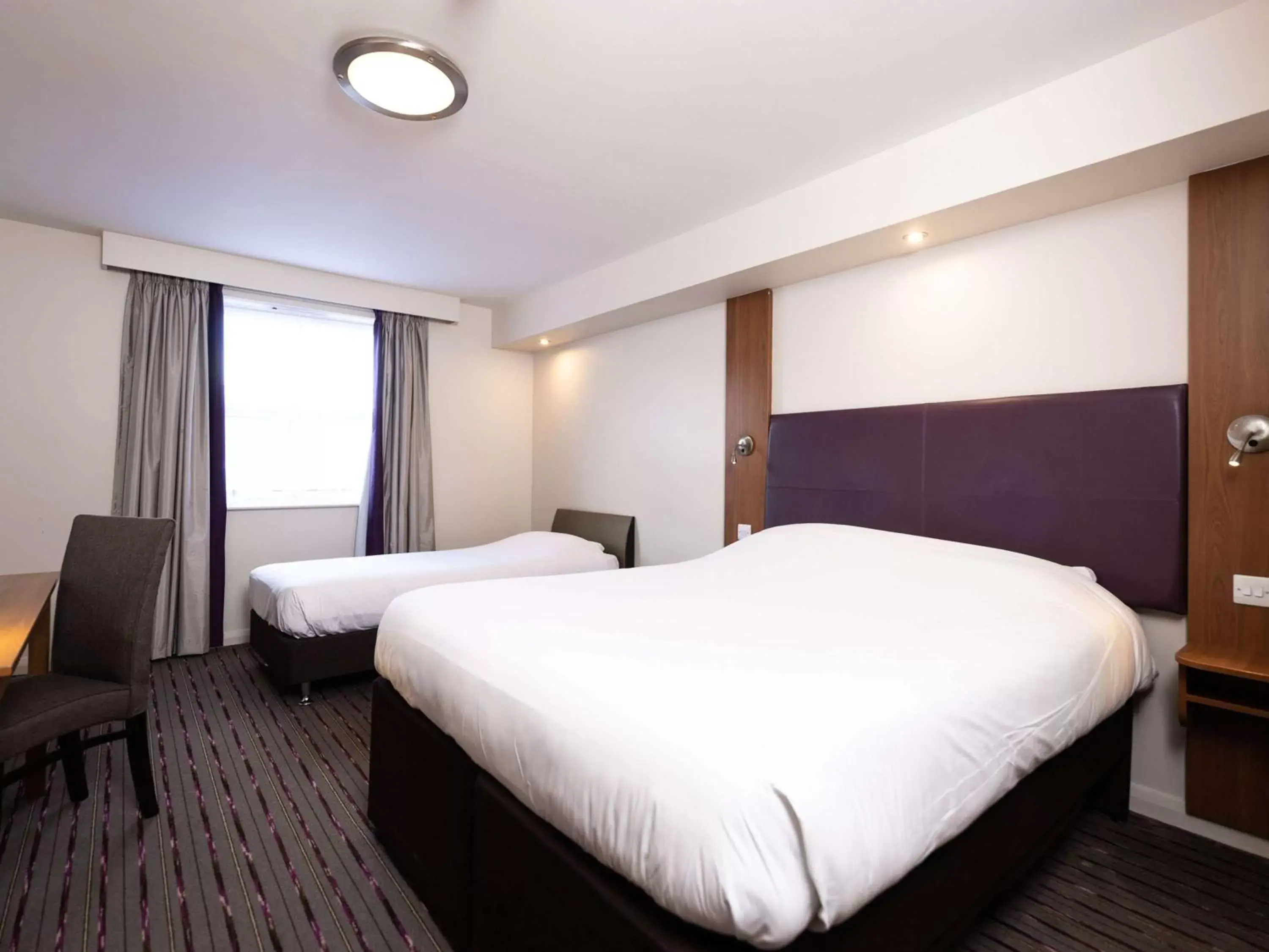 Bedroom, Bed in Riverside Hotel Coleraine