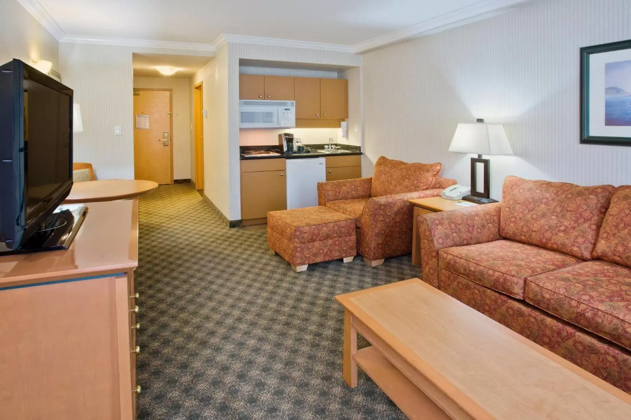 Photo of the whole room, Seating Area in Holiday Inn & Suites North Vancouver, an IHG Hotel