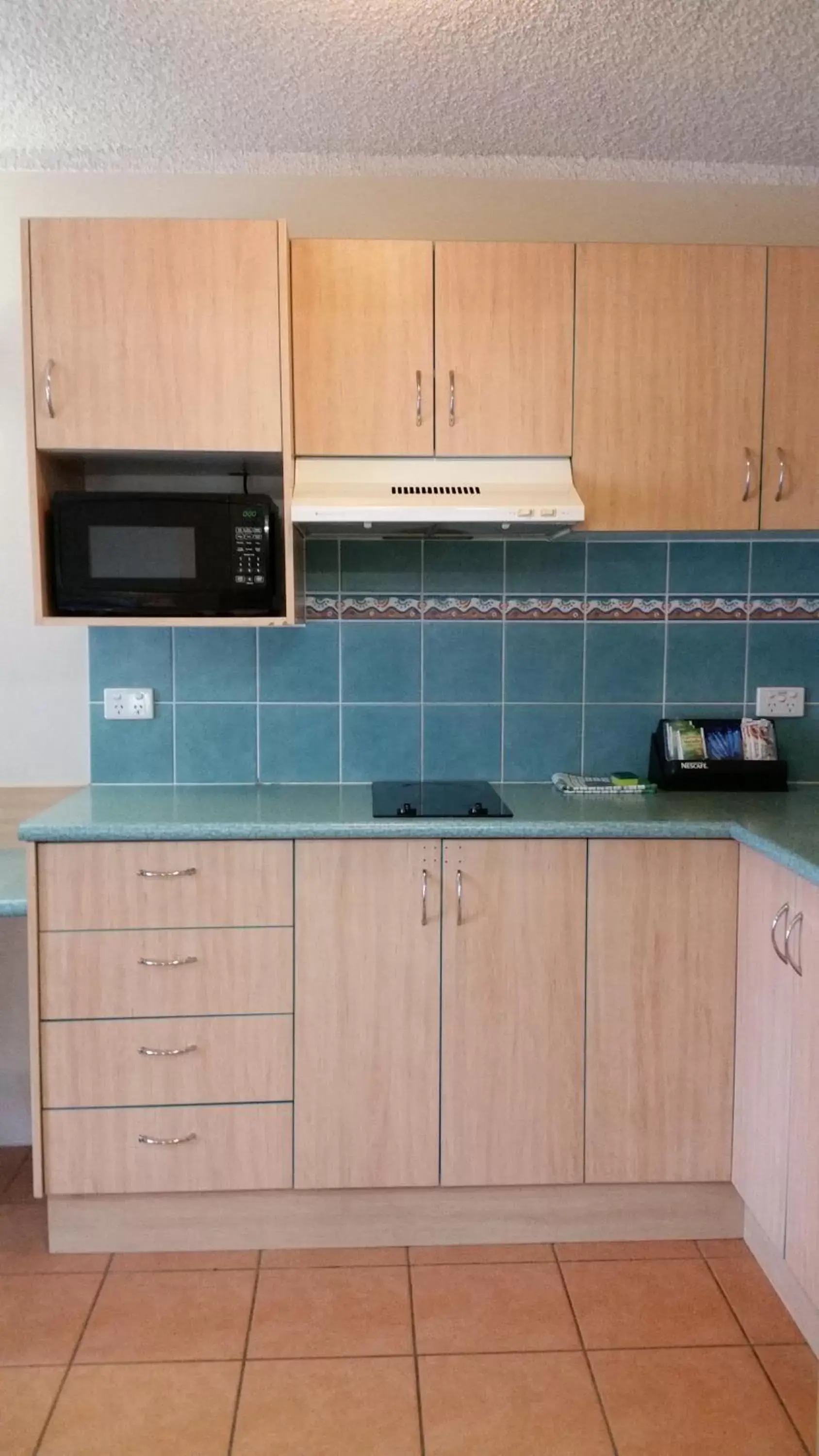 Kitchen or kitchenette, Kitchen/Kitchenette in Cairns Gateway Resort