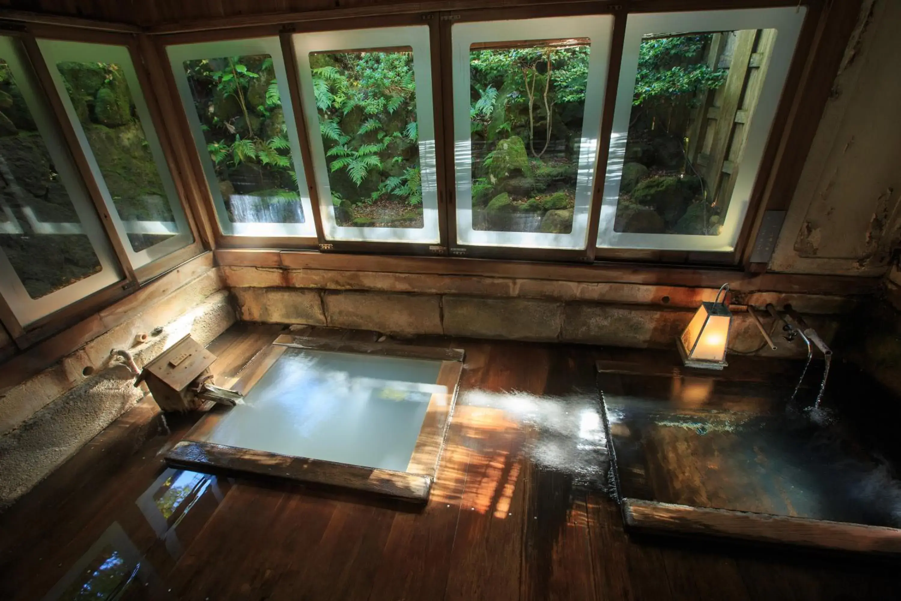Bathroom, Pool View in Kinokuniya Ryokan