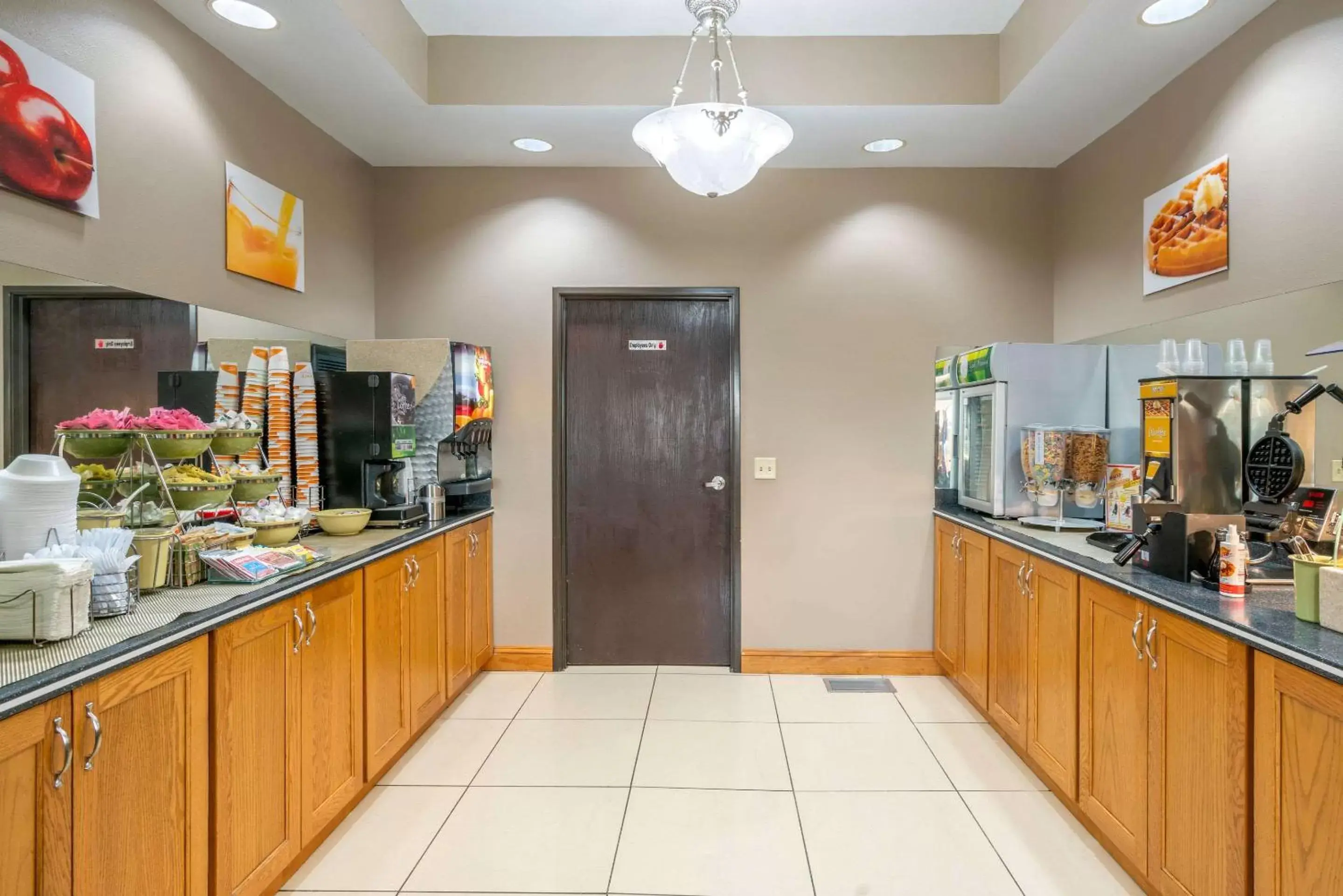 Restaurant/Places to Eat in Quality Inn & Suites - Jefferson City