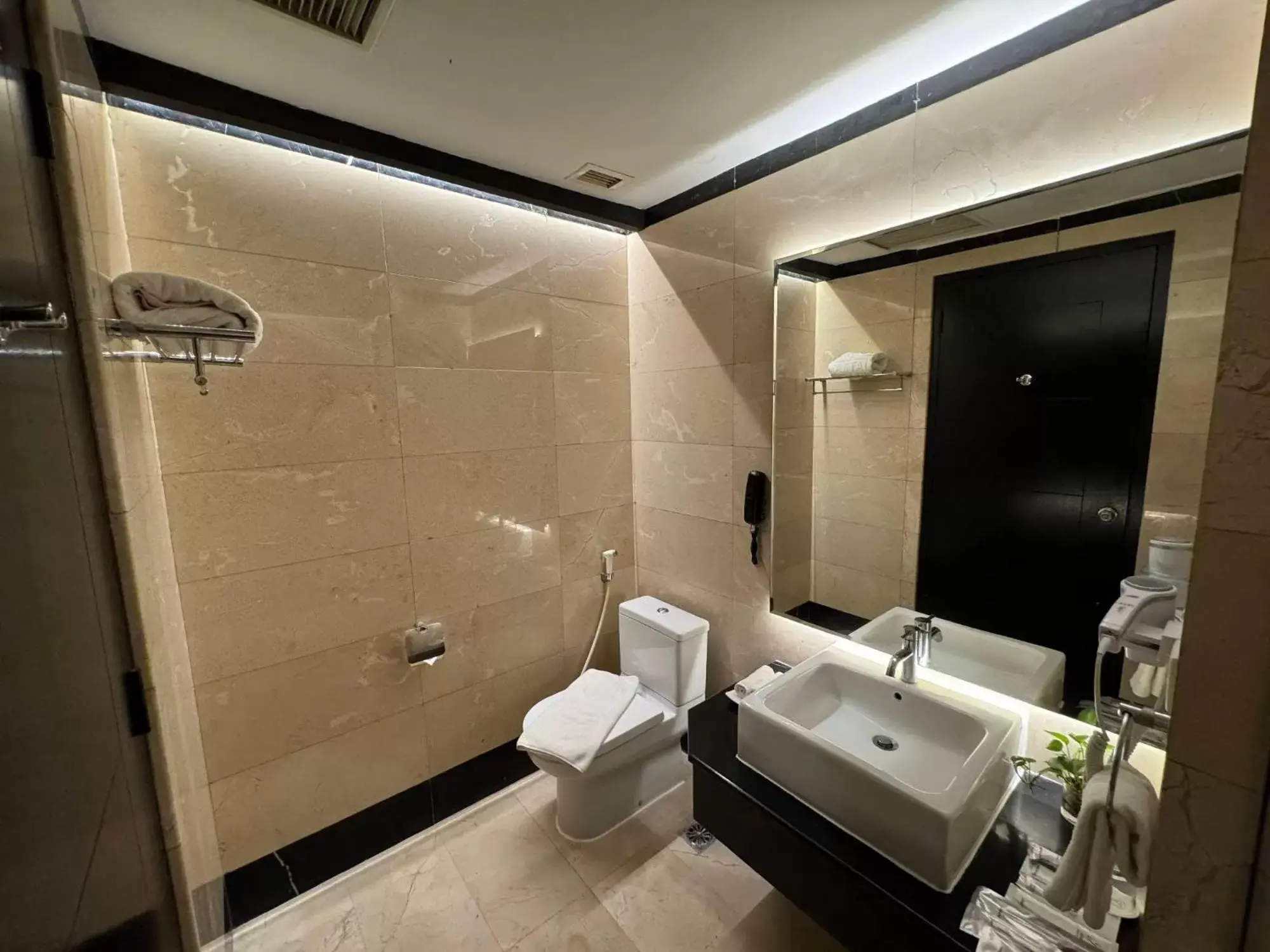 Bathroom in Grand Jatra Hotel Pekanbaru