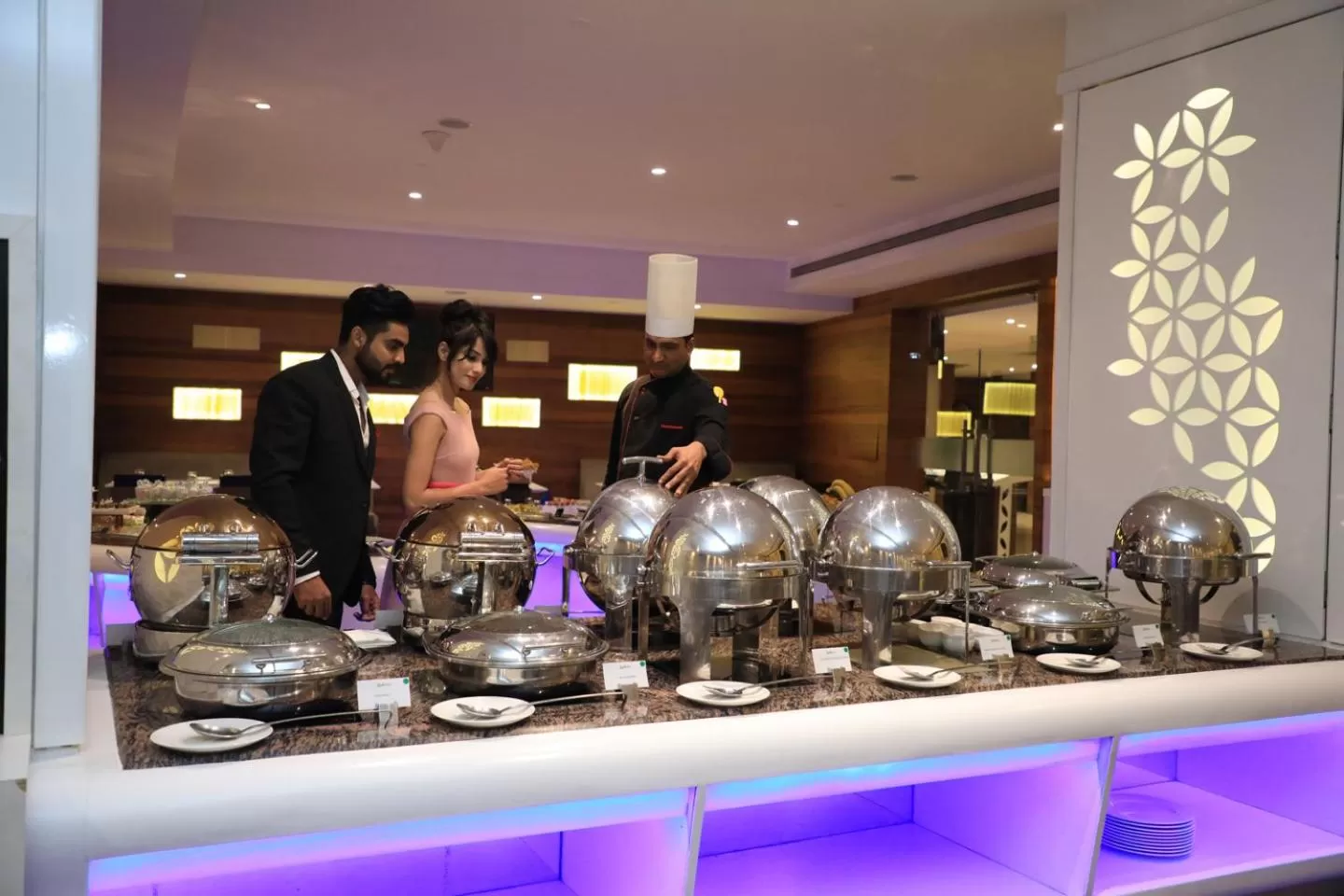 Restaurant/places to eat in Radisson Udaipur