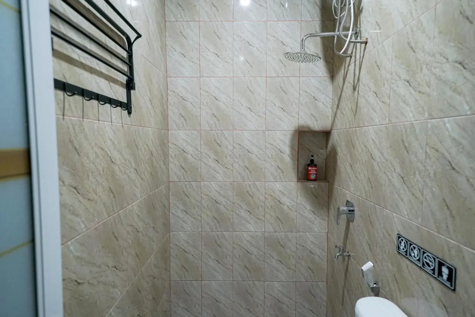Bathroom in RedDoorz near Exit Toll Sirkuit Sentul