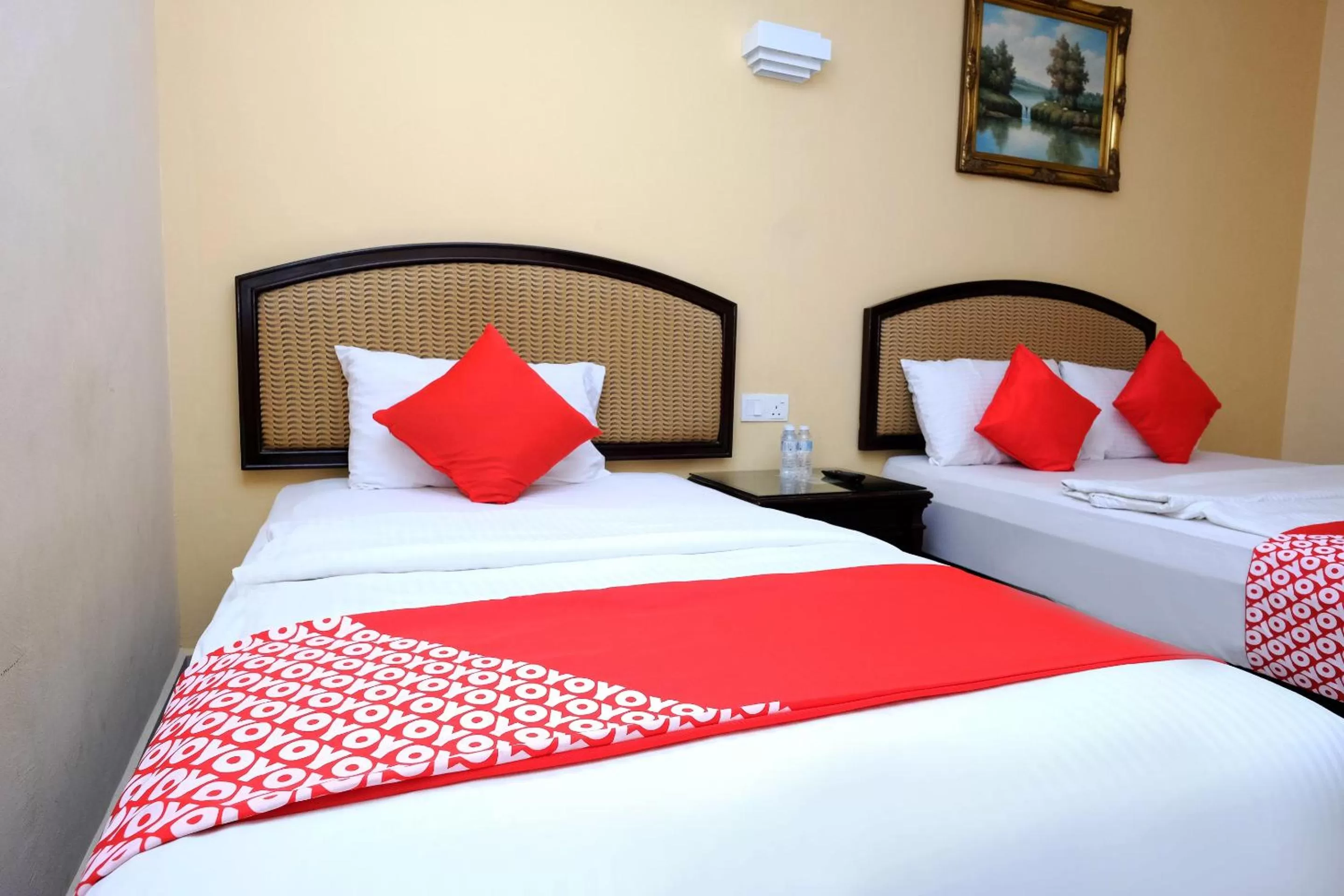 Bedroom in Super OYO 635 Seven Days Hotel