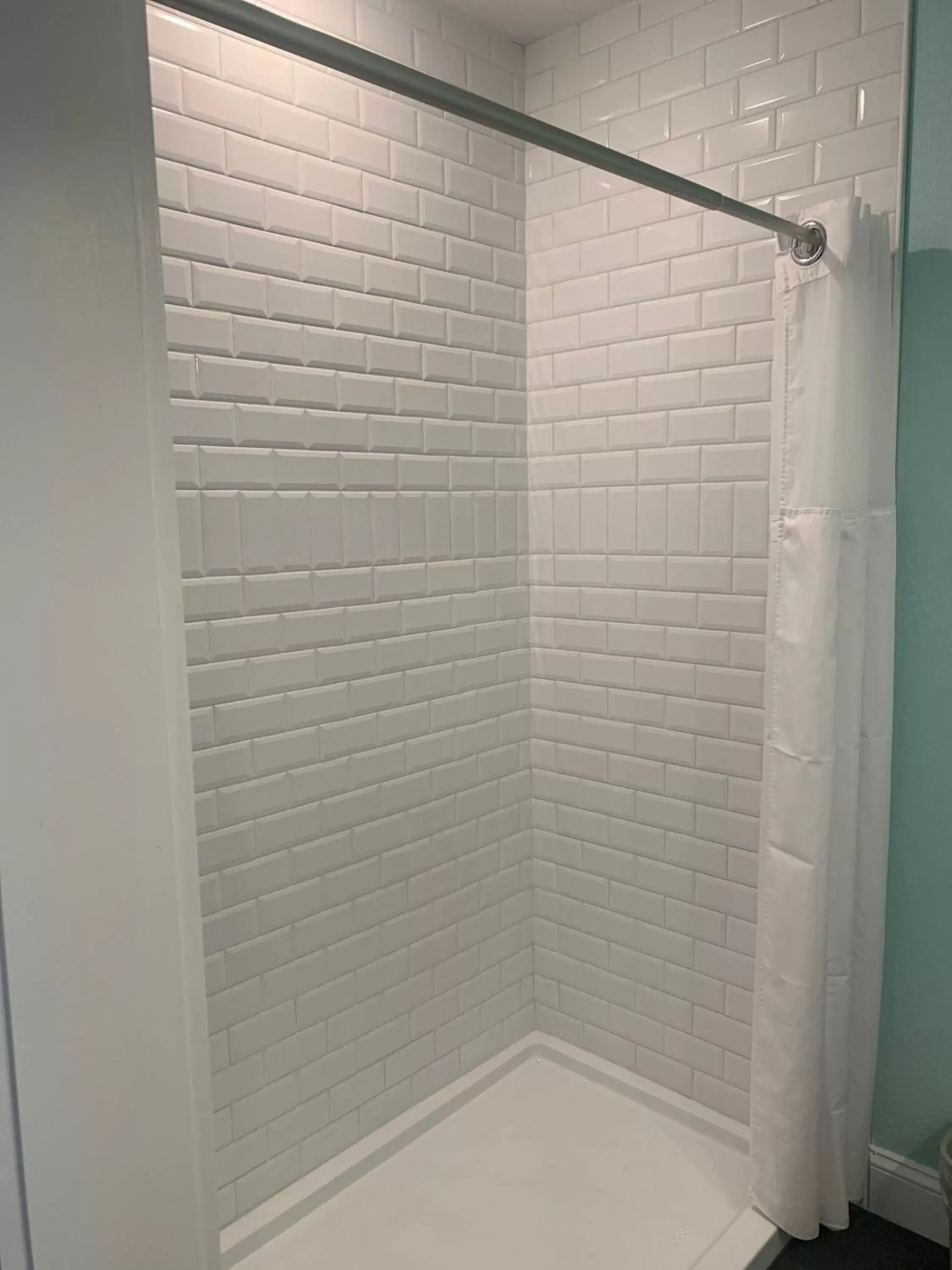 Shower, Bathroom in John Yancey Oceanfront Inn