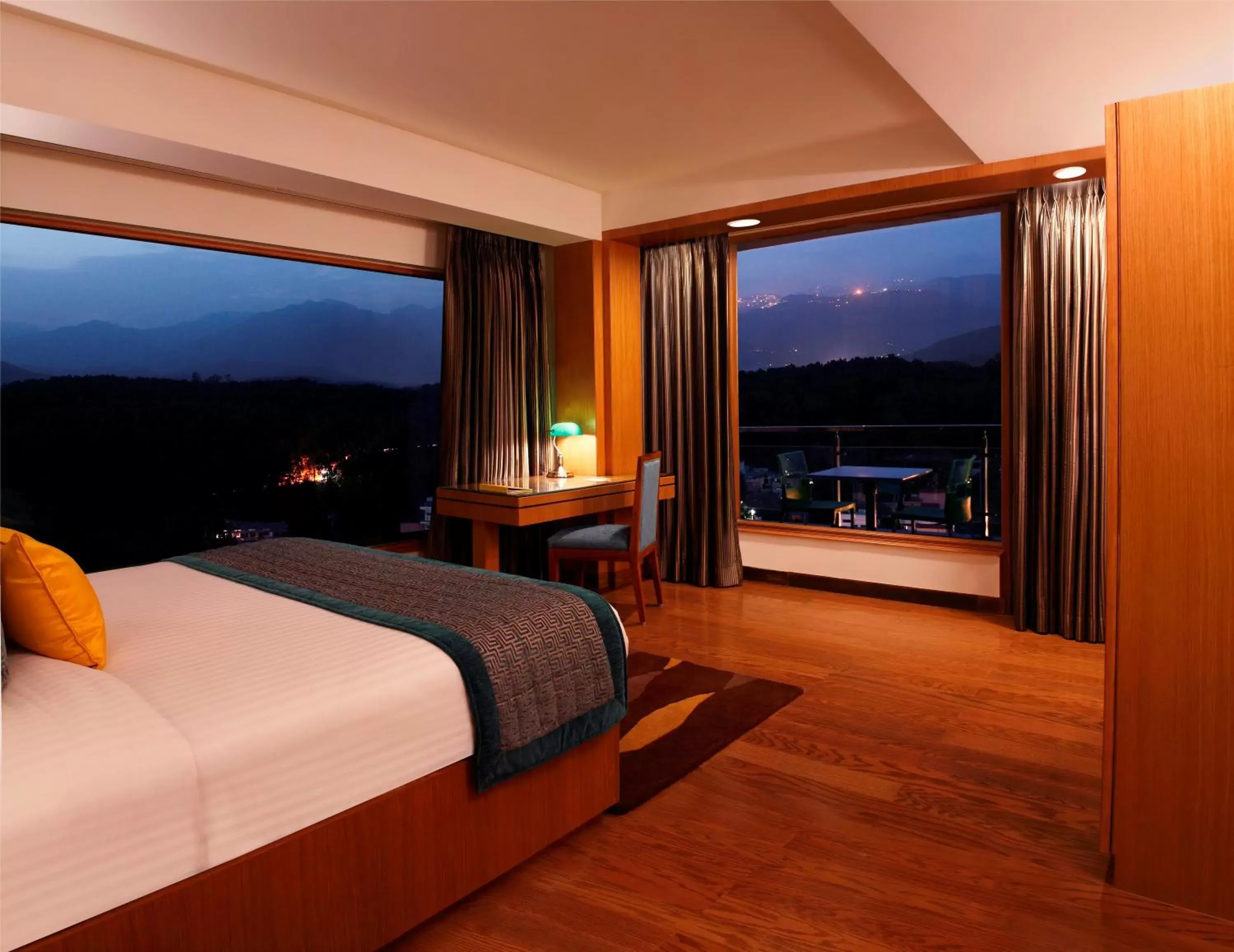 Bedroom, Mountain View in Lemon Tree Hotel, Dehradun