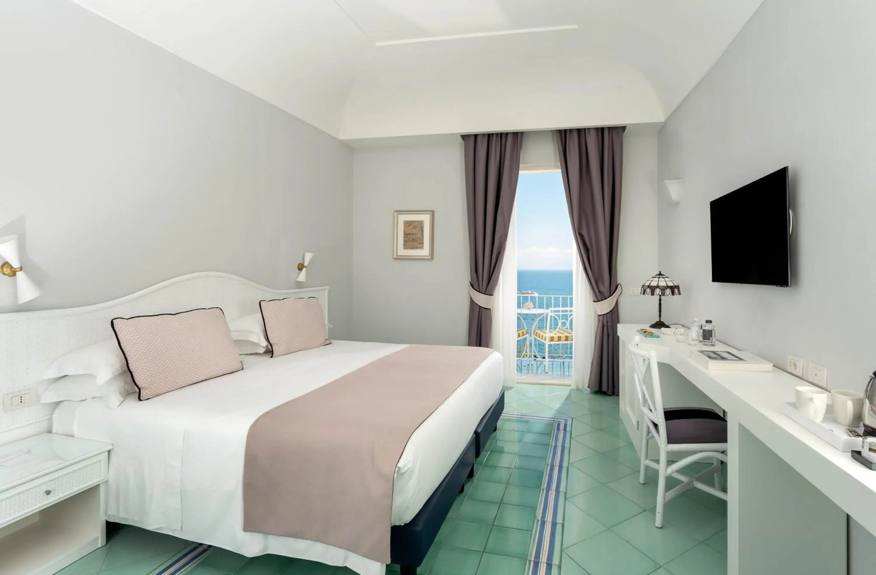 Classic Double Room with Sea View in Hotel Miramalfi