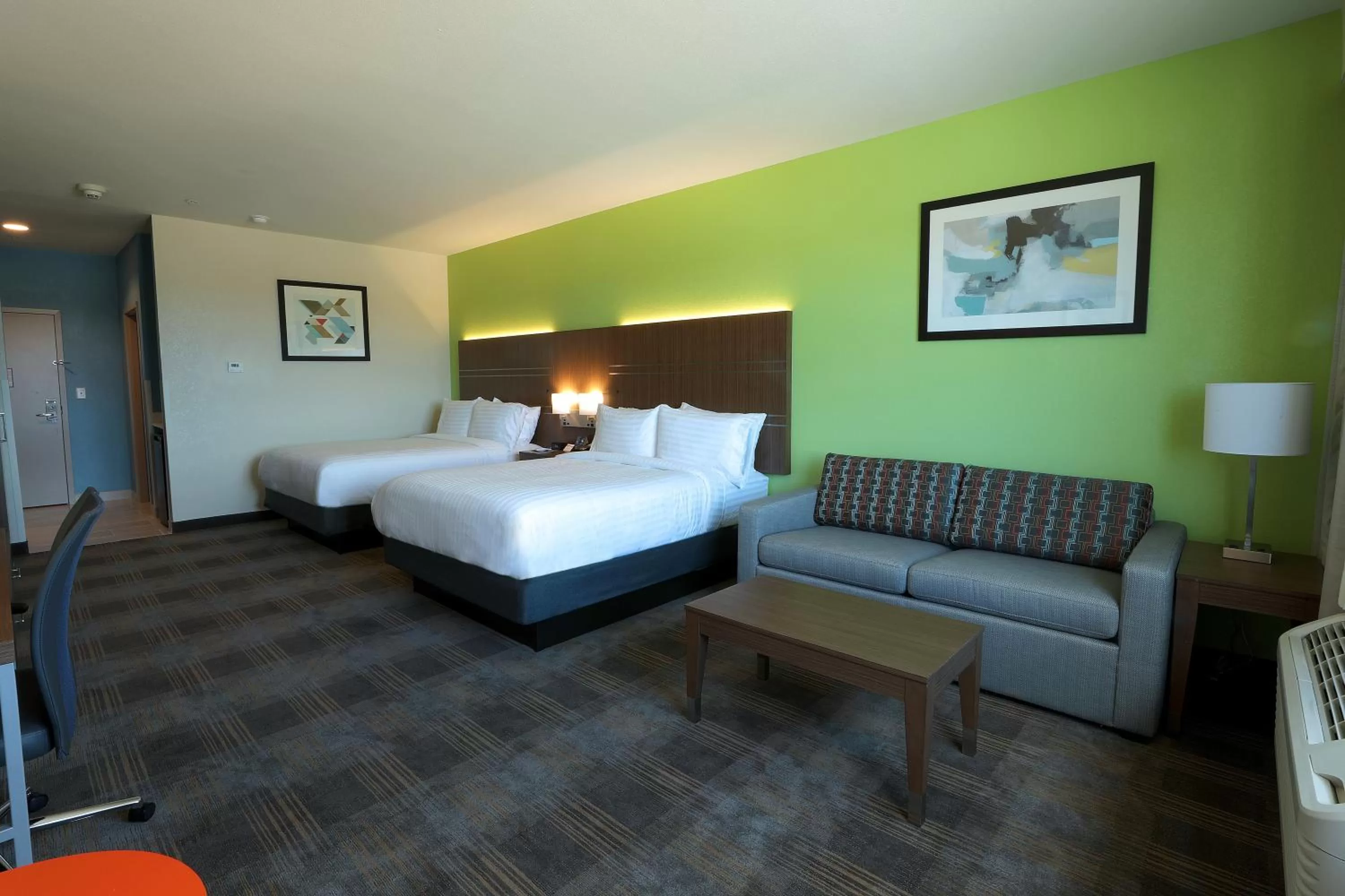 Photo of the whole room, Bed in Holiday Inn Express & Suites - Dripping Springs - Austin Area by IHG